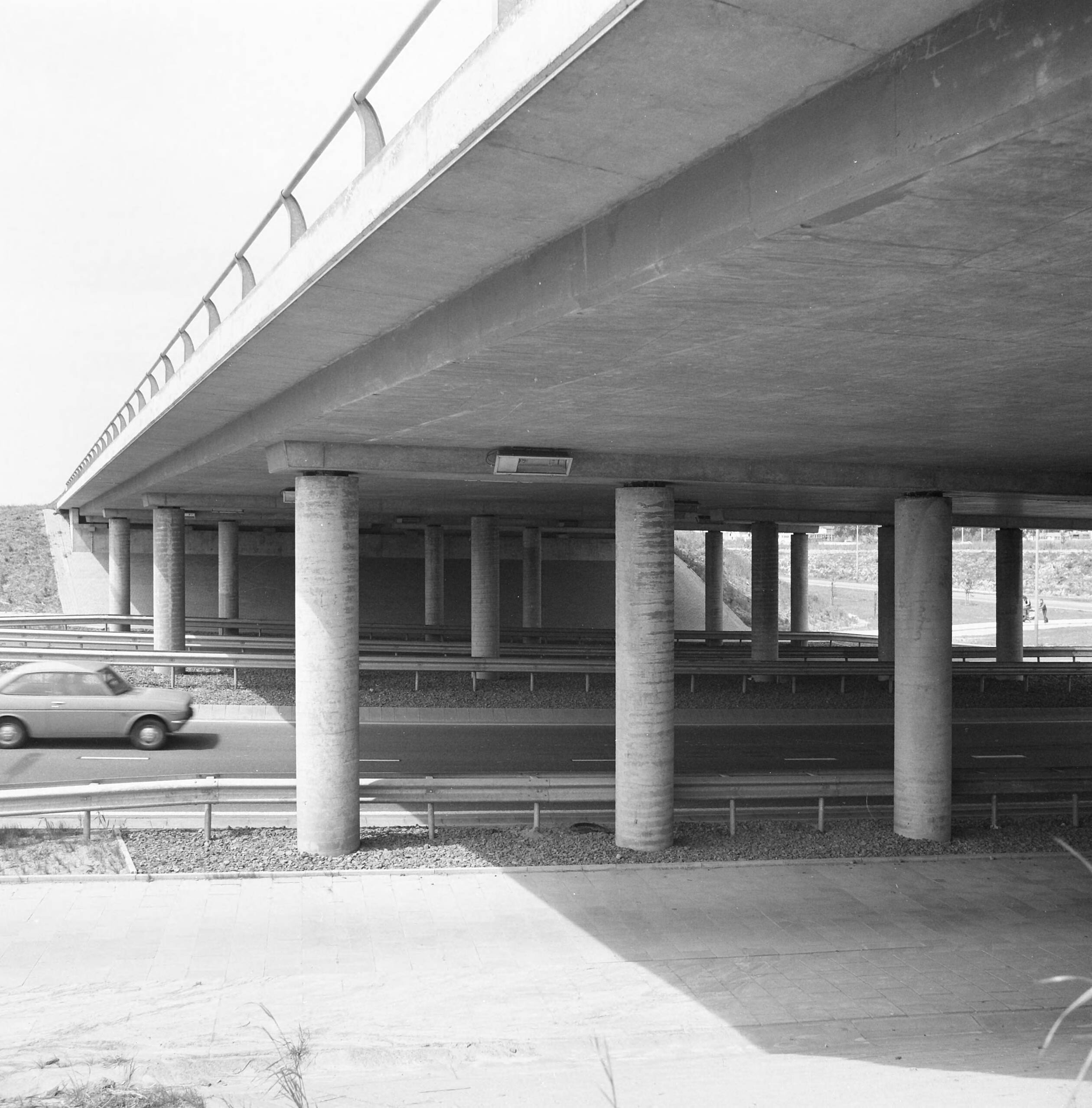 Fotocollectie Nederlandse Heidemaatschappij — Heerlen. Viaduct ontworpen door Groenendijk — Foto: Fotograaf Onbekend / Heidemij. Licentie: Set B: Rechtenvrij / Publiek Domein. Bron: Nationaal Archief. http://hdl.handle.net/10648/ae7e2370-d0b4-102d-bcf8-003048976d84