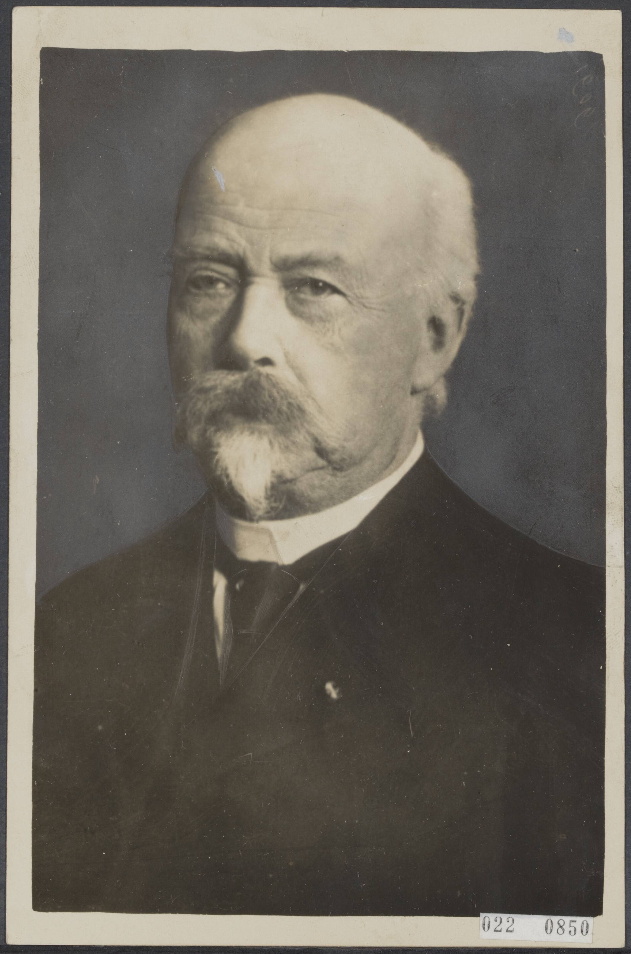 Fotocollectie Elsevier Binnenland — Jhr. mr. J.H. van Reenen (1848-1930), oud-voorzitter van de Algemene Rekenkamer is te Den Haag is te Den Haag (oud 84 jaar) overleden — Foto: Fotopersbureau "Holland". Licentie: Set B: Rechtenvrij / Publiek Domein. Bron: Nationaal Archief. http://hdl.handle.net/10648/add35652-d0b4-102d-bcf8-003048976d84
