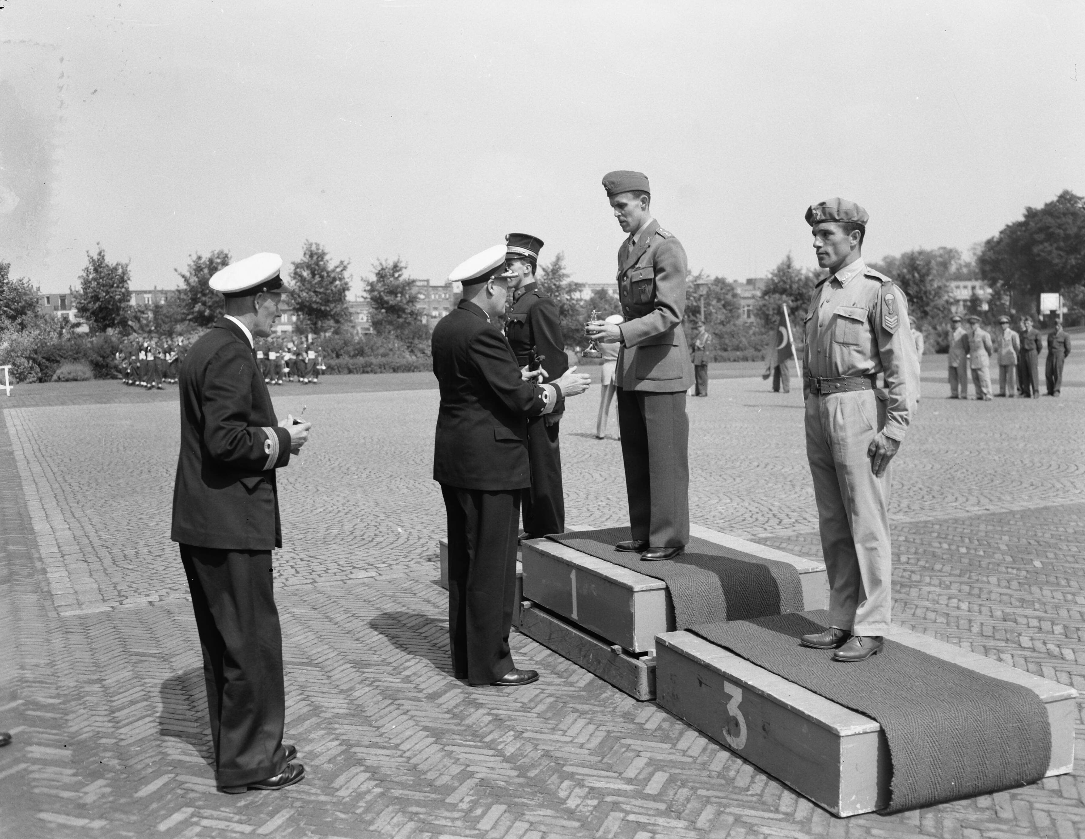 Fotocollectie Anefo — KMA Breda. Sluiting en prijsuitreiking van de Internationale Militaire Vijfkamp — Foto: Noske, J.D. / Anefo. Licentie: Set B: Rechtenvrij / Publiek Domein. Bron: Nationaal Archief. http://hdl.handle.net/10648/a93978d8-d0b4-102d-bcf8-003048976d84