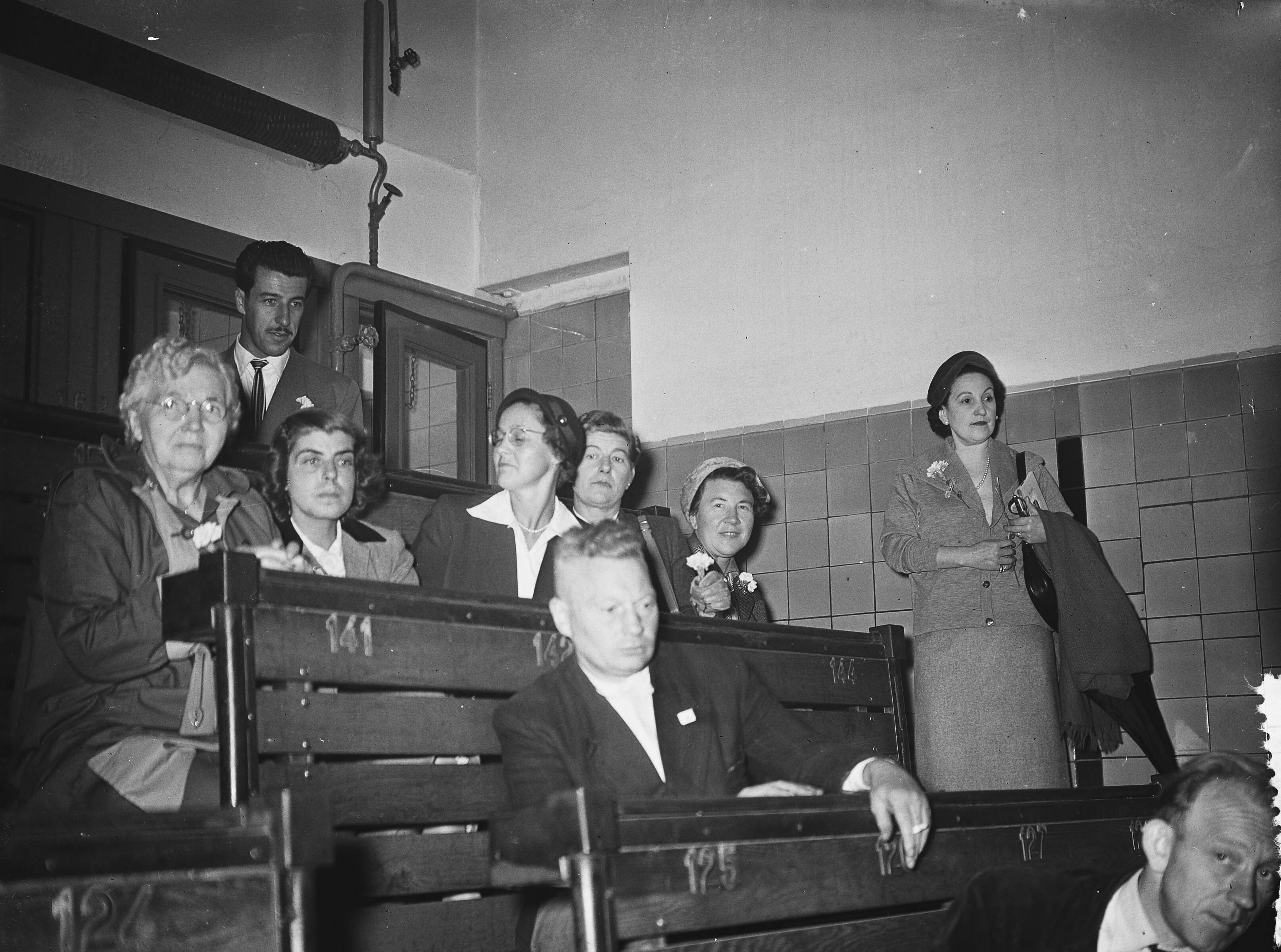 Fotocollectie Anefo — Congres van Assuradeuren te Den Haag — Foto: Bilsen, Joop van / Anefo. Licentie: Set B: Rechtenvrij / Publiek Domein. Bron: Nationaal Archief. http://hdl.handle.net/10648/a928eab8-d0b4-102d-bcf8-003048976d84