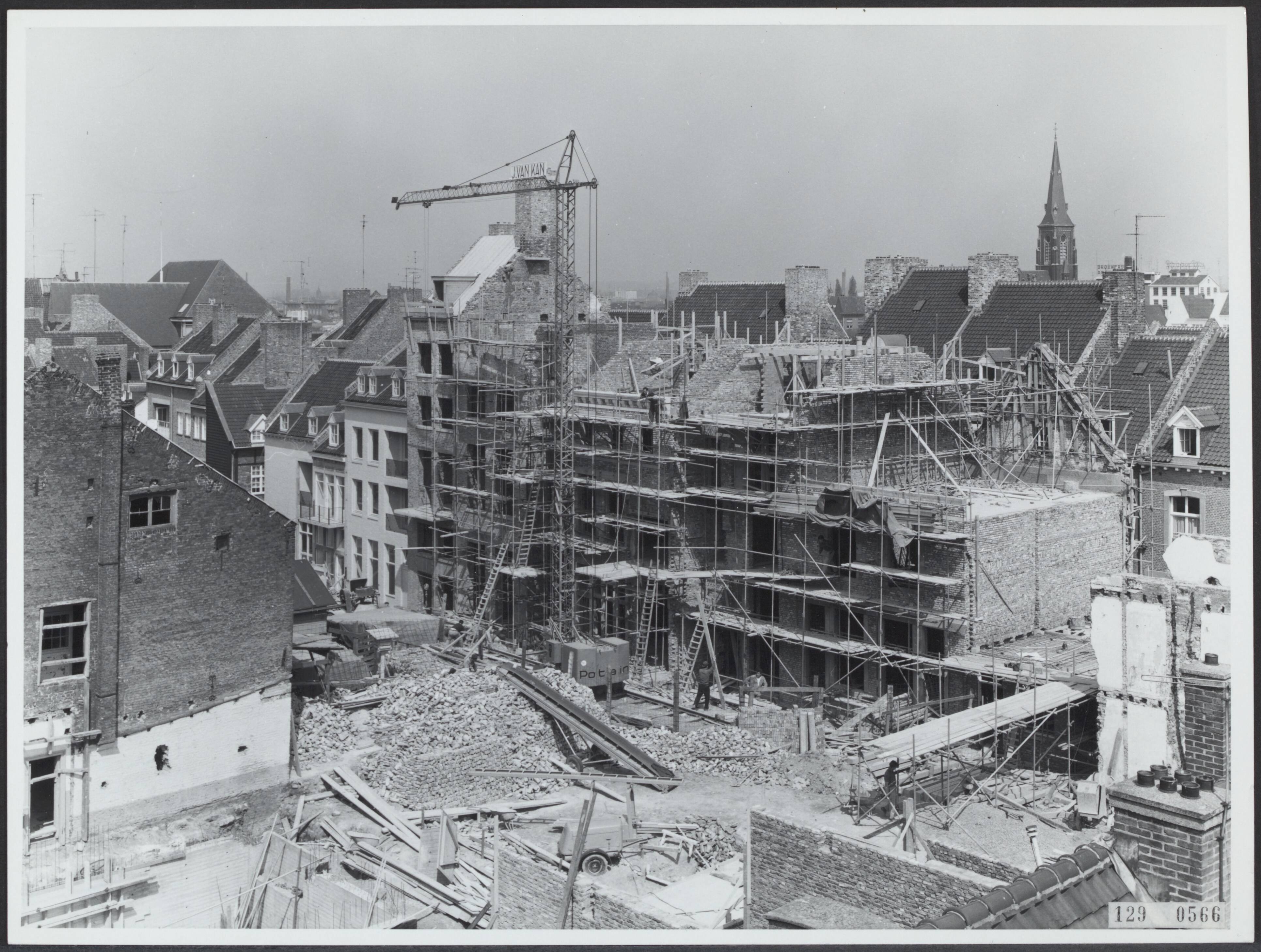Steden [RVD] — Maastricht 1967. Stokstraat en omgeving, gezien vanaf Hotel Derlon — Foto: Rijksdienst voor de Monumentenzorg. Licentie: Set B: Rechtenvrij / Publiek Domein. Bron: Nationaal Archief. http://hdl.handle.net/10648/af471596-d0b4-102d-bcf8-003048976d84