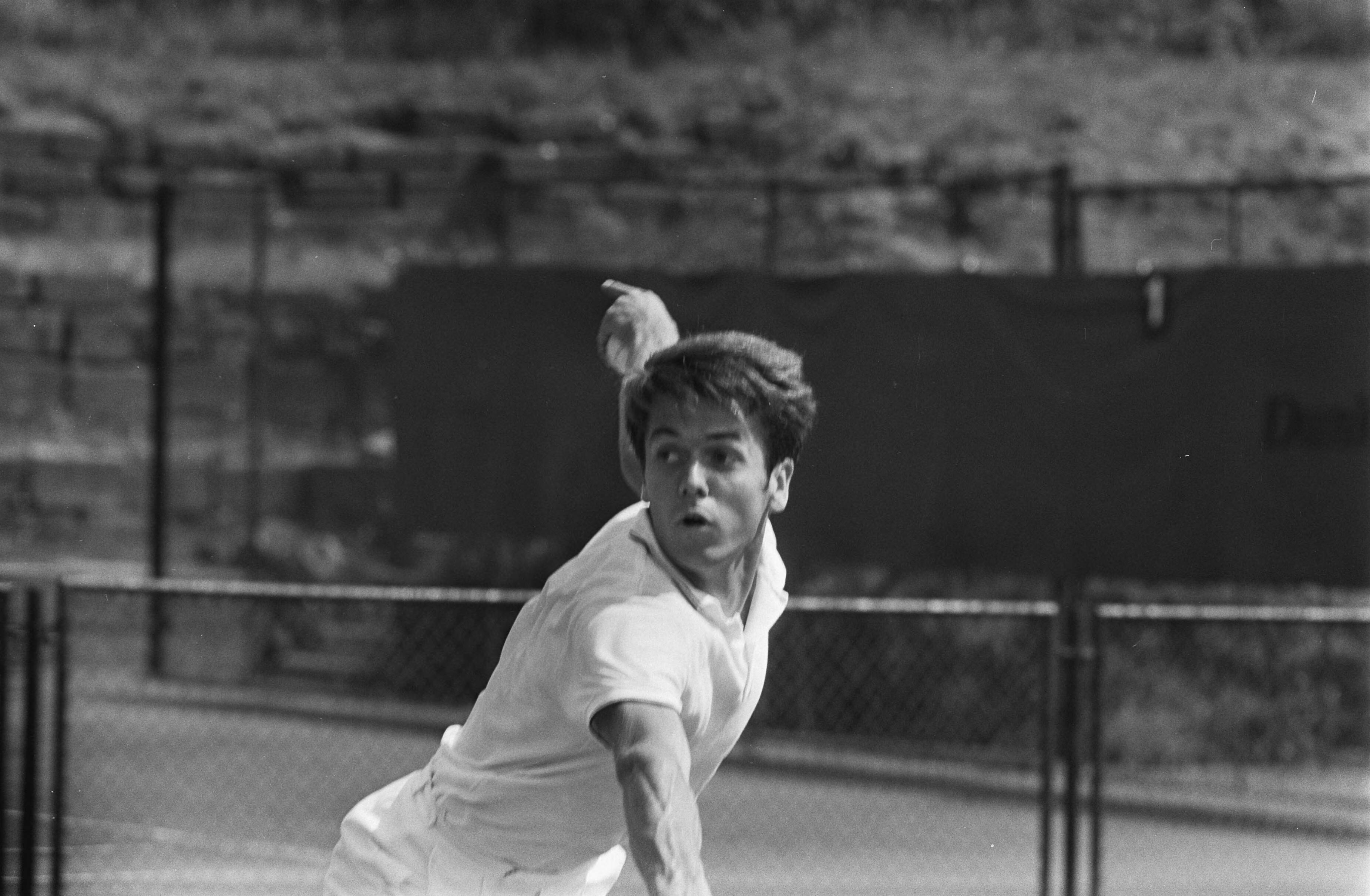 Fotocollectie Anefo — Nationale tenniskampioenschappen, Scheveningen; Peter Soeters in aktie — Foto: Koch, Eric / Anefo. Licentie: Set B: Rechtenvrij / Publiek Domein. Bron: Nationaal Archief. http://hdl.handle.net/10648/ad79ec0c-d0b4-102d-bcf8-003048976d84