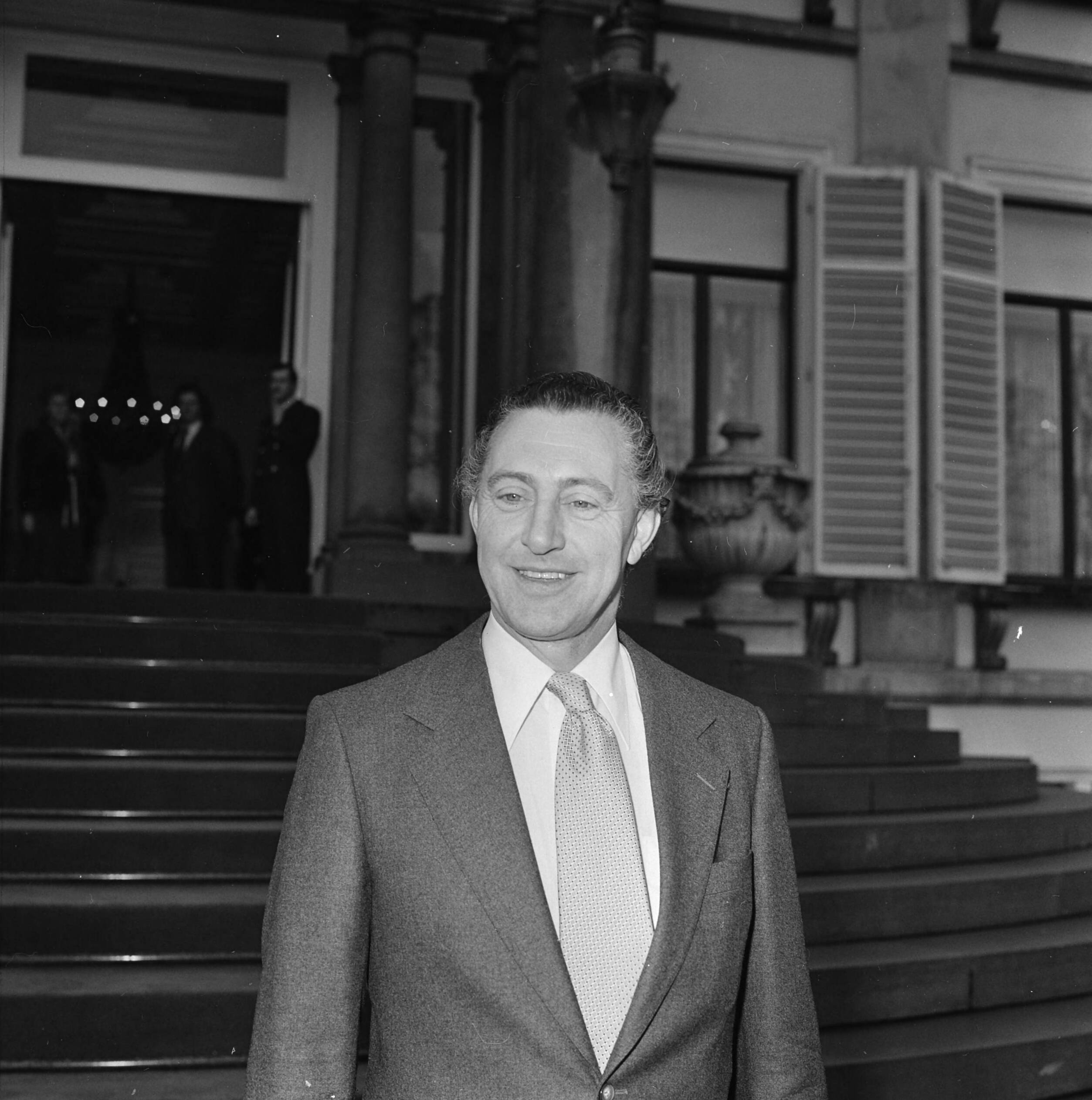 Fotocollectie Anefo — Beediging van 10 van 16 staatssecretarissen door HM op Soestdijk; Th. M. Hazekamp (EZ) kop — Foto: Croes, Rob C. / Anefo. Licentie: Set B: Rechtenvrij / Publiek Domein. Bron: Nationaal Archief. http://hdl.handle.net/10648/aca94174-d0b4-102d-bcf8-003048976d84