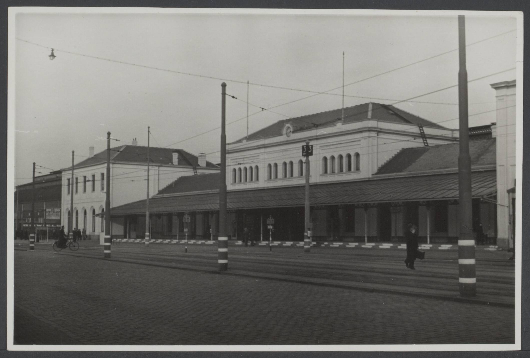 Stationsgebouwen - Nederland — Station Den Haag Staatsspoor — Foto: Wal, J. Th. A. v.d. / Spaarnestad. Licentie: Set B: Rechtenvrij / Publiek Domein. Bron: Nationaal Archief. http://hdl.handle.net/10648/f4d895b9-eb4f-85fa-4e32-9d78ba05ab99