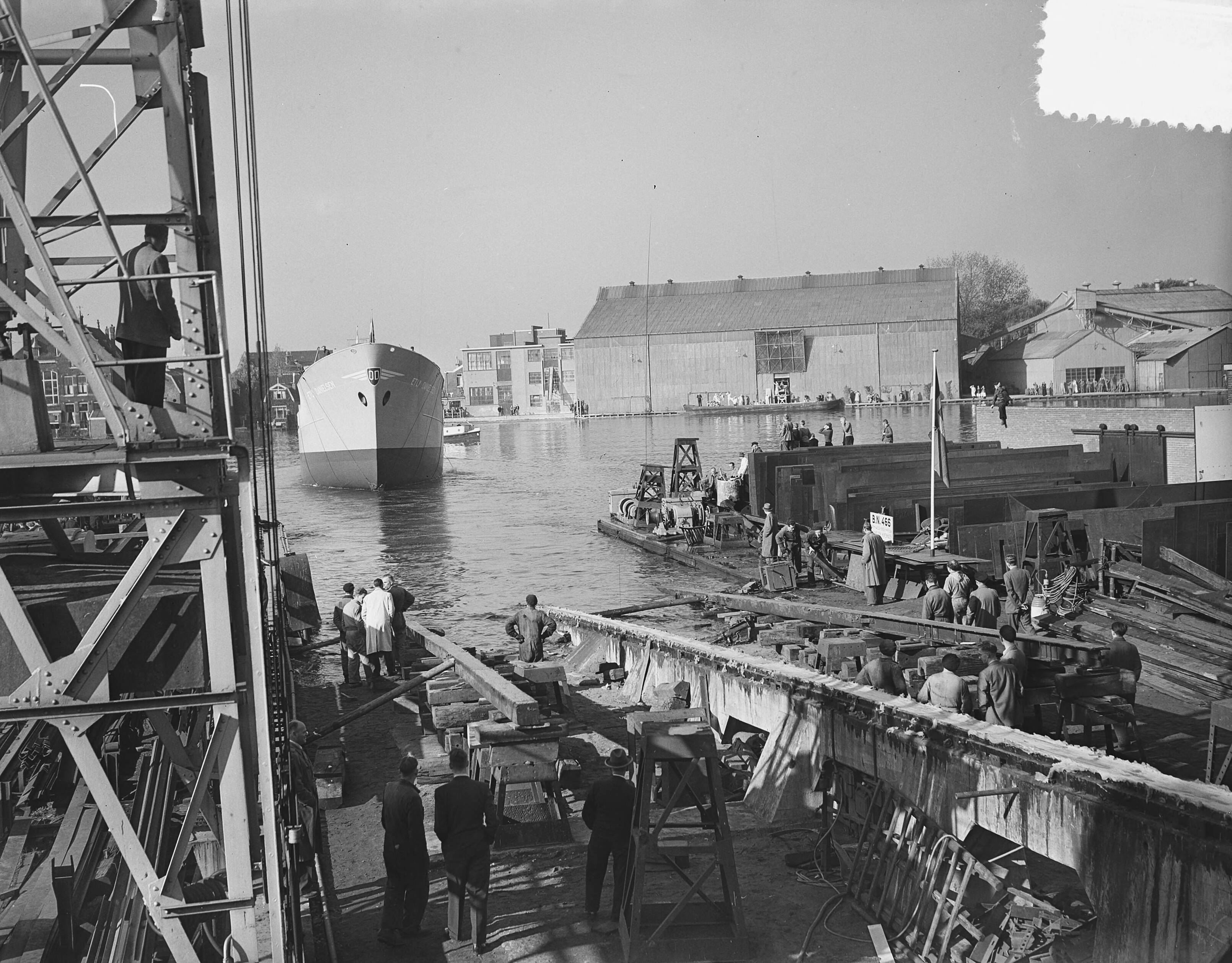 Fotocollectie Anefo — Tewaterlating m.s. "Etly Danielsen" bij de Czaar Peterwerf van de ZSM aan het Kalf te Zaandam — Foto: Bilsen, Joop van / Anefo. Licentie: Set B: Rechtenvrij / Publiek Domein. Bron: Nationaal Archief. http://hdl.handle.net/10648/a93d9472-d0b4-102d-bcf8-003048976d84