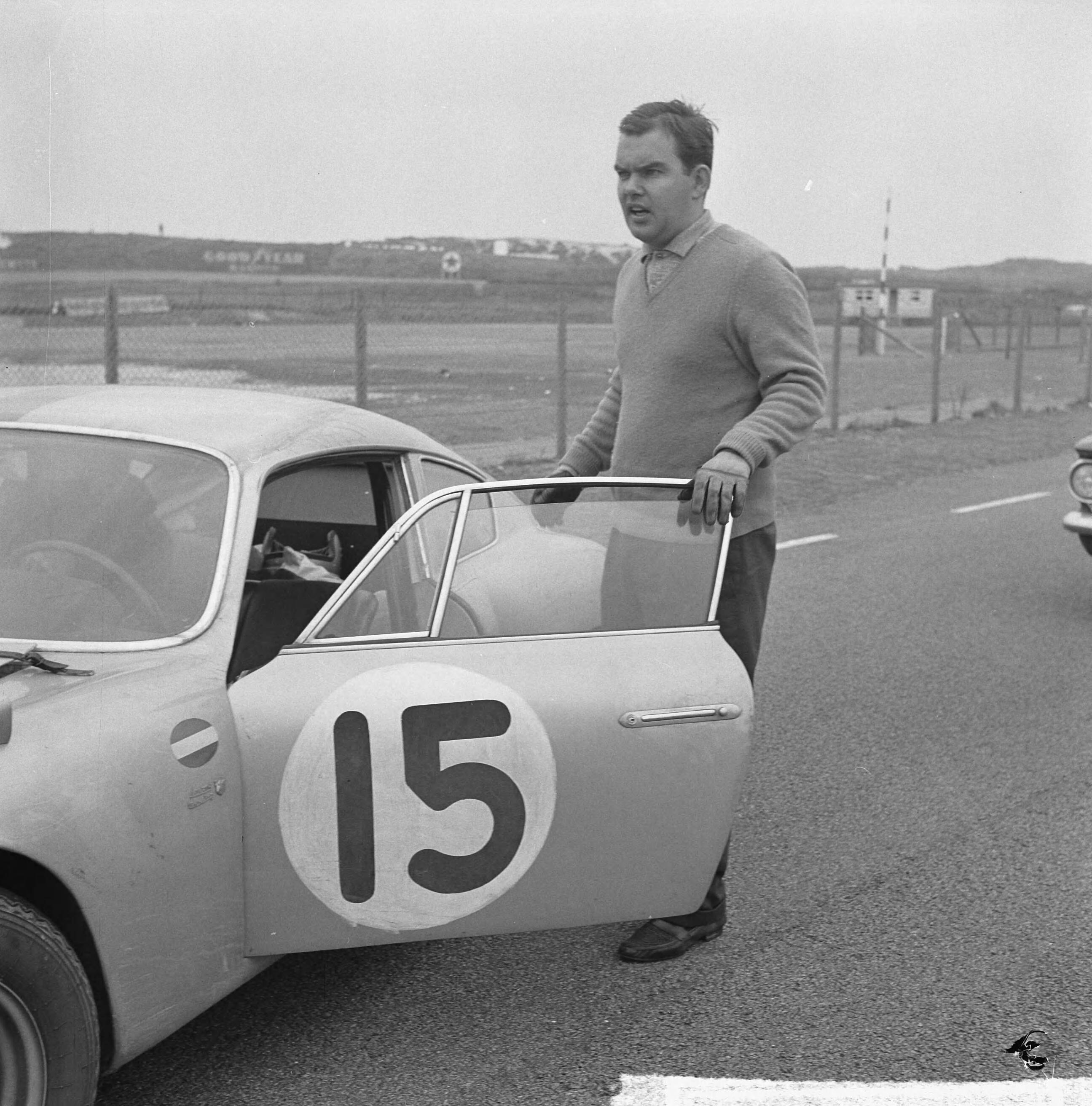 Tulpenrallye 1963 — Tulpenrallye 1963. Ben Pon bij zijn Porsche Abarth Carrera — Foto: Nijs, Jac. de / Anefo. Licentie: Set B: Rechtenvrij / Publiek Domein. Bron: Nationaal Archief. http://hdl.handle.net/10648/aa33d904-d0b4-102d-bcf8-003048976d84