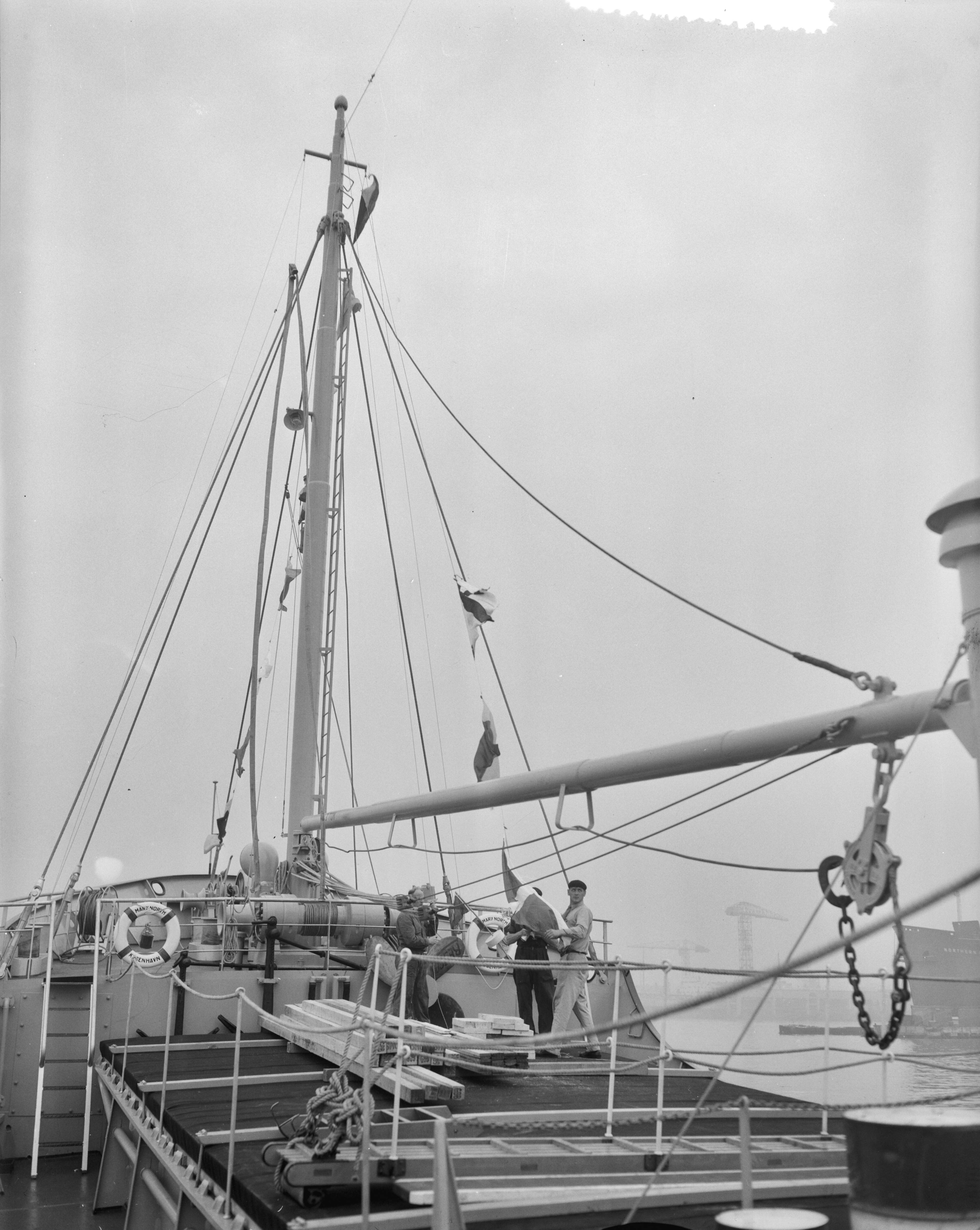 Fotocollectie Anefo — Proefvaart "Mary North" van N.V. Zaanlandse Scheepvaartmaatschappij Zaandam — Foto: Pot, Harry / Anefo. Licentie: Set B: Rechtenvrij / Publiek Domein. Bron: Nationaal Archief. http://hdl.handle.net/10648/a94be0f4-d0b4-102d-bcf8-003048976d84