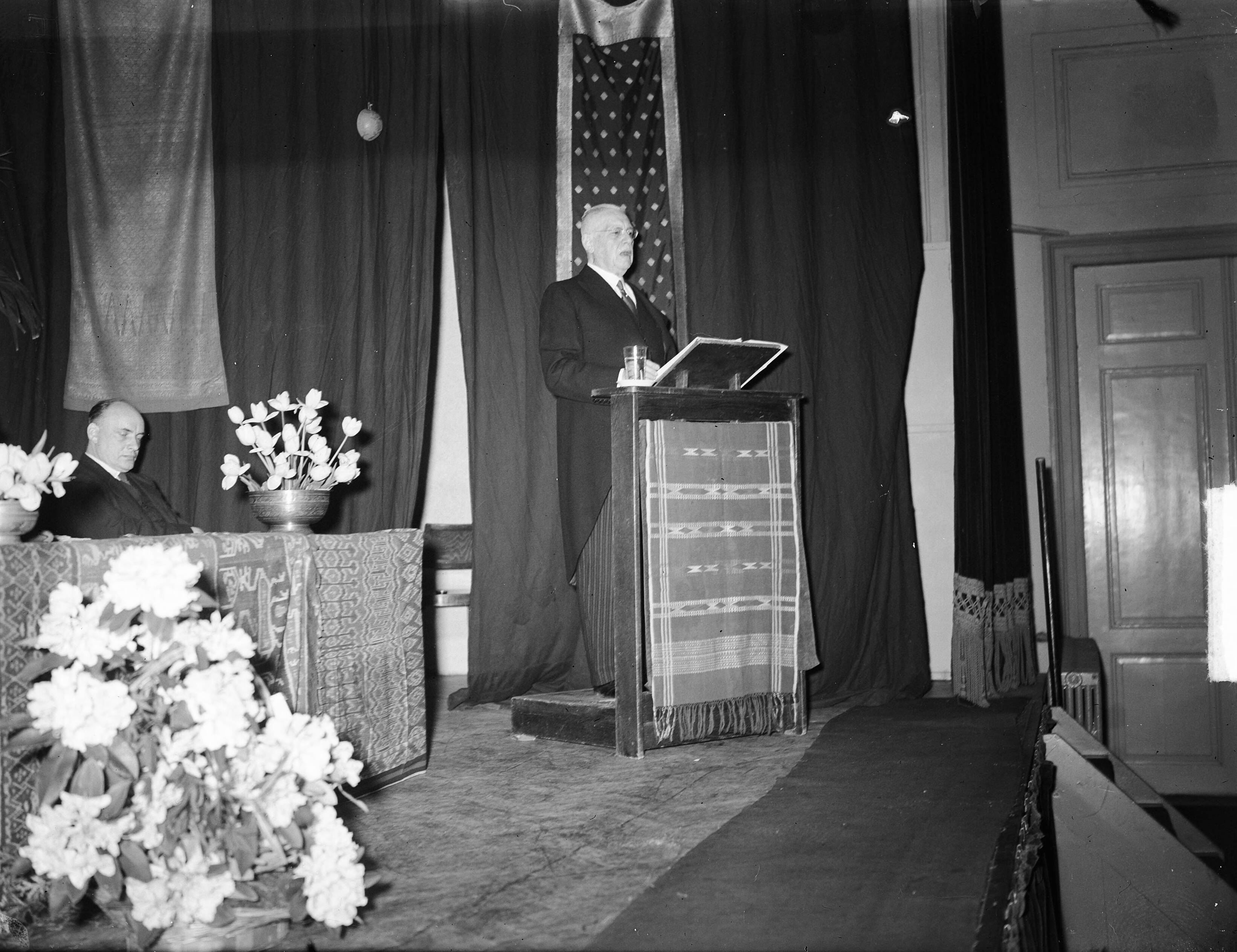 Fotocollectie Anefo — Gouden Jubileum "Oostdoek" in Den Haag — Foto: Winterbergen, Rolf / Anefo. Licentie: Set B: Rechtenvrij / Publiek Domein. Bron: Nationaal Archief. http://hdl.handle.net/10648/a8c73426-d0b4-102d-bcf8-003048976d84