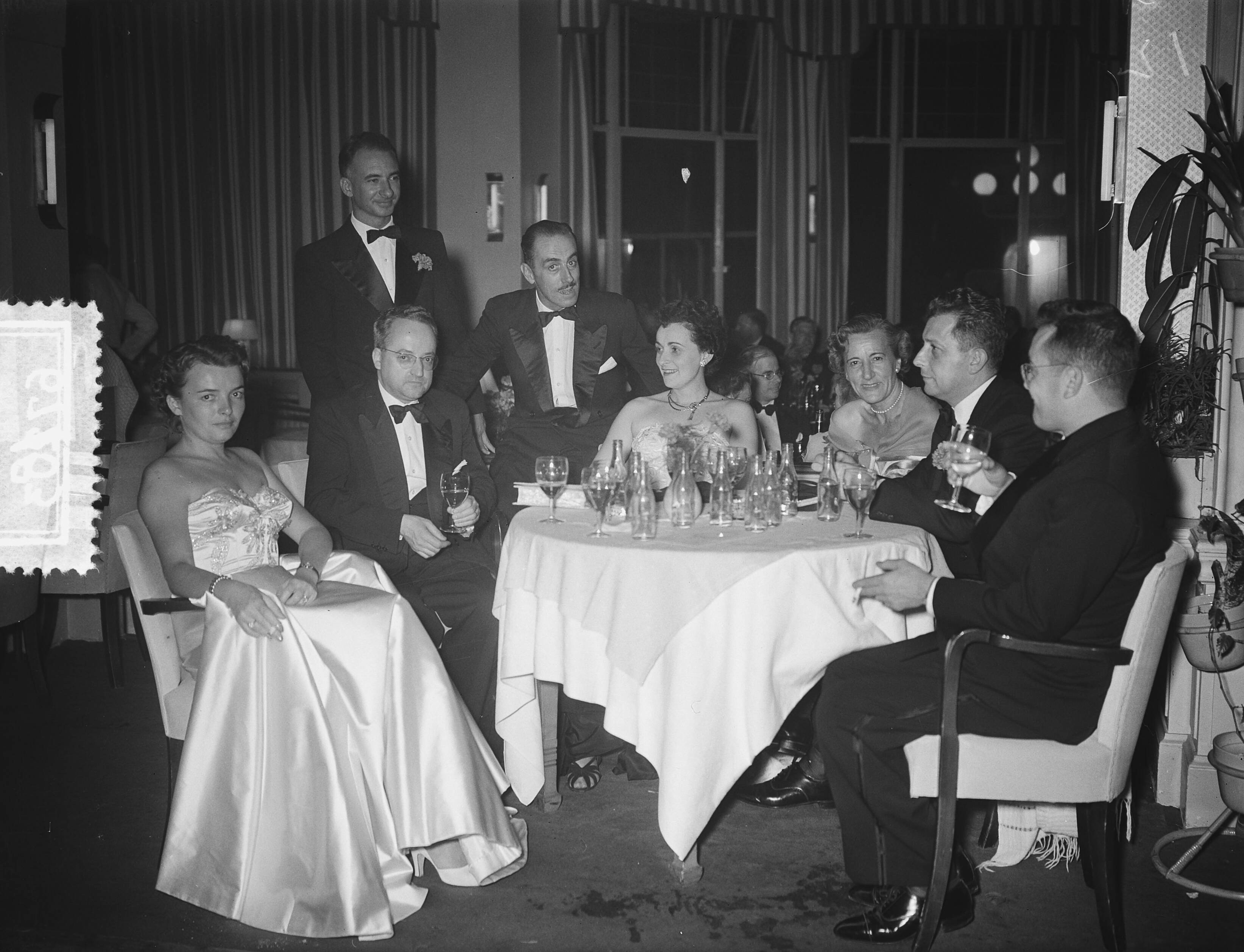 Fotocollectie Anefo — Congres zee-assuradeuren Den Haag , dansen — Foto: Bilsen, Joop van / Anefo. Licentie: Set B: Rechtenvrij / Publiek Domein. Bron: Nationaal Archief. http://hdl.handle.net/10648/a92967ea-d0b4-102d-bcf8-003048976d84