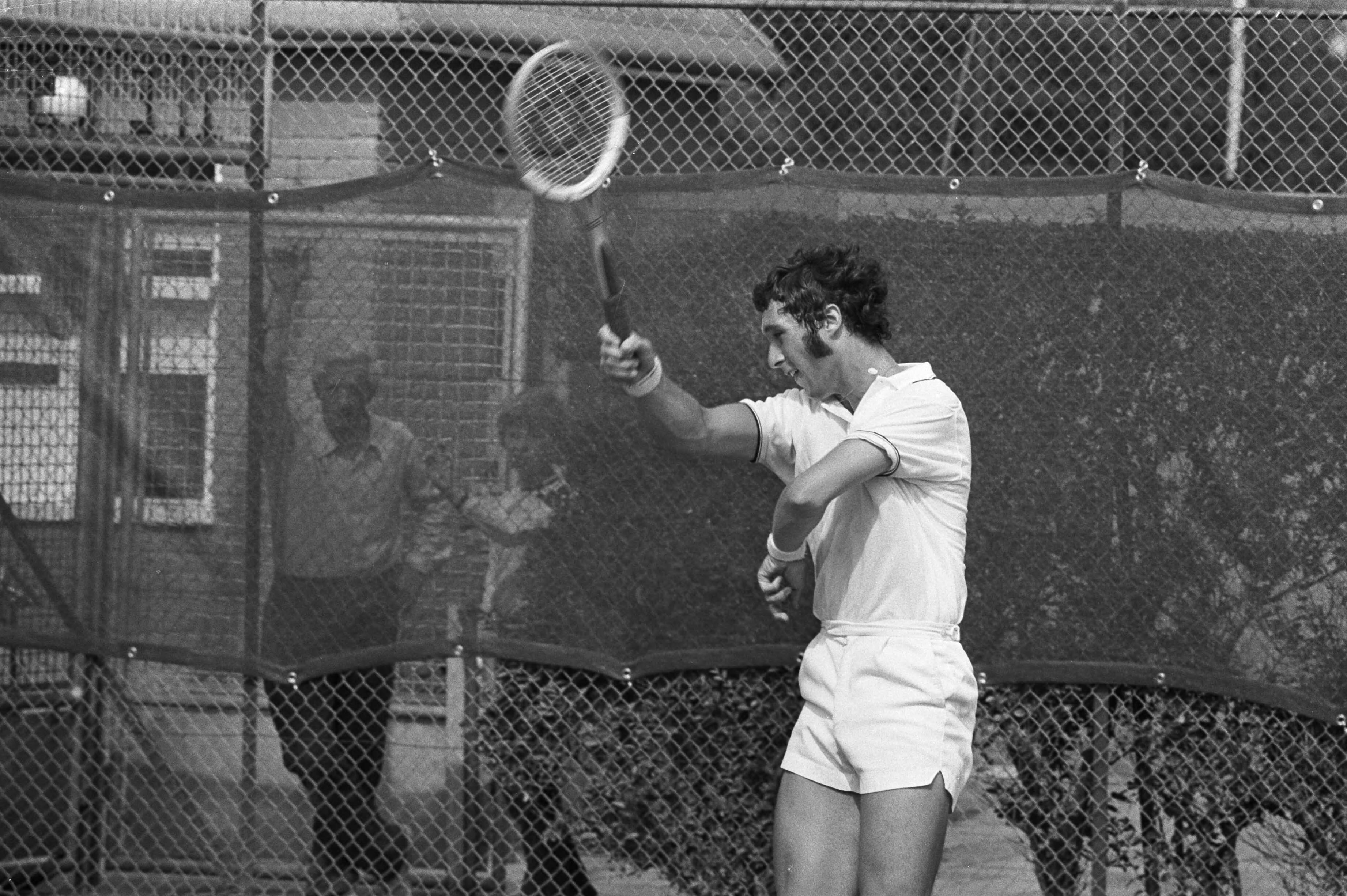 Fotocollectie Anefo — Nationale tenniskampioenschappen Scheveningen — Foto: Evers, Joost / Anefo. Licentie: Set B: Rechtenvrij / Publiek Domein. Bron: Nationaal Archief. http://hdl.handle.net/10648/abc979a4-d0b4-102d-bcf8-003048976d84