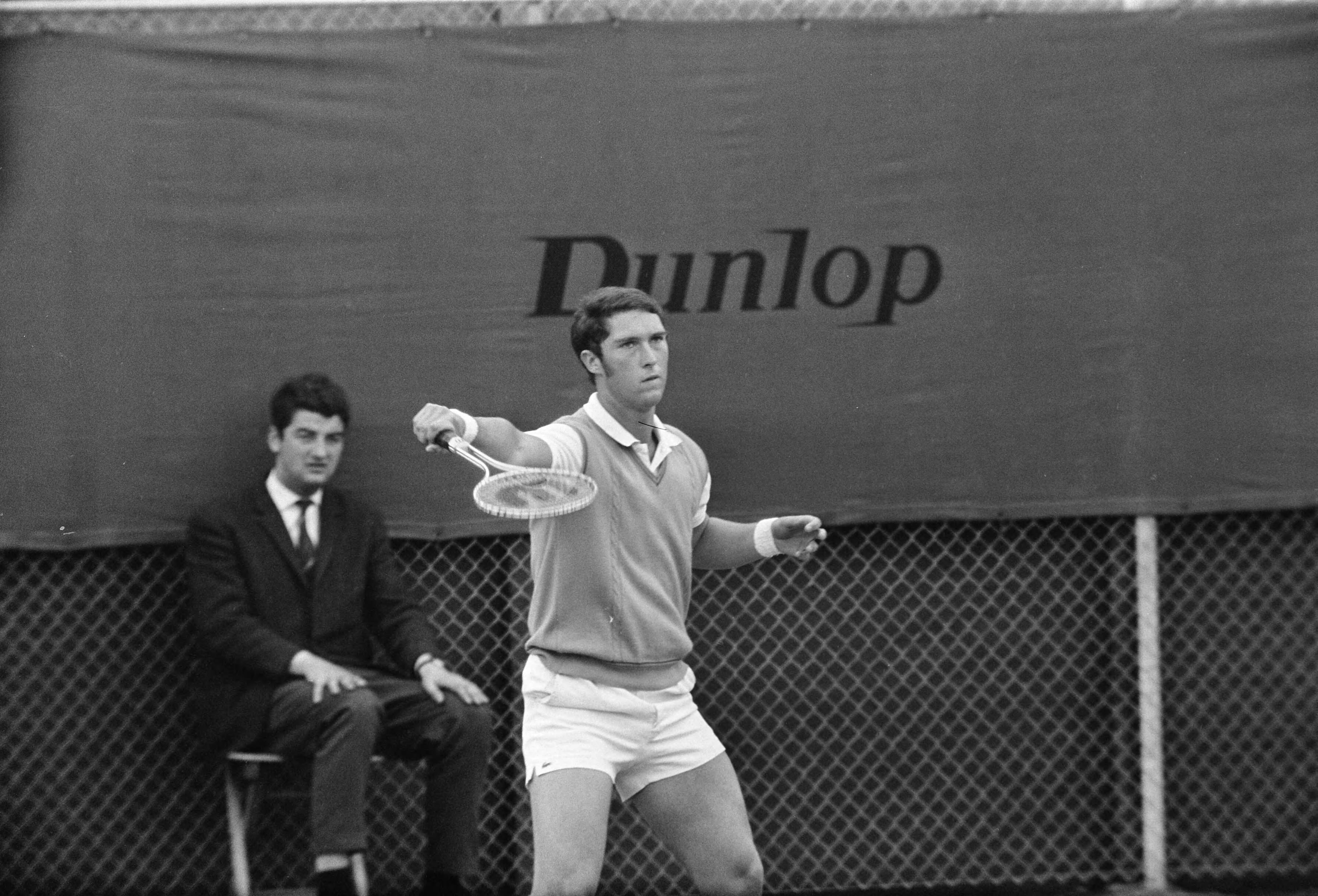 Fotocollectie Anefo — Tennis Nederland tegen Canada voor de Davis Cup te Scheveningen Jan Hordijk , aktie — Foto: Koch, Eric / Anefo. Licentie: Set B: Rechtenvrij / Publiek Domein. Bron: Nationaal Archief. http://hdl.handle.net/10648/ab689ddc-d0b4-102d-bcf8-003048976d84