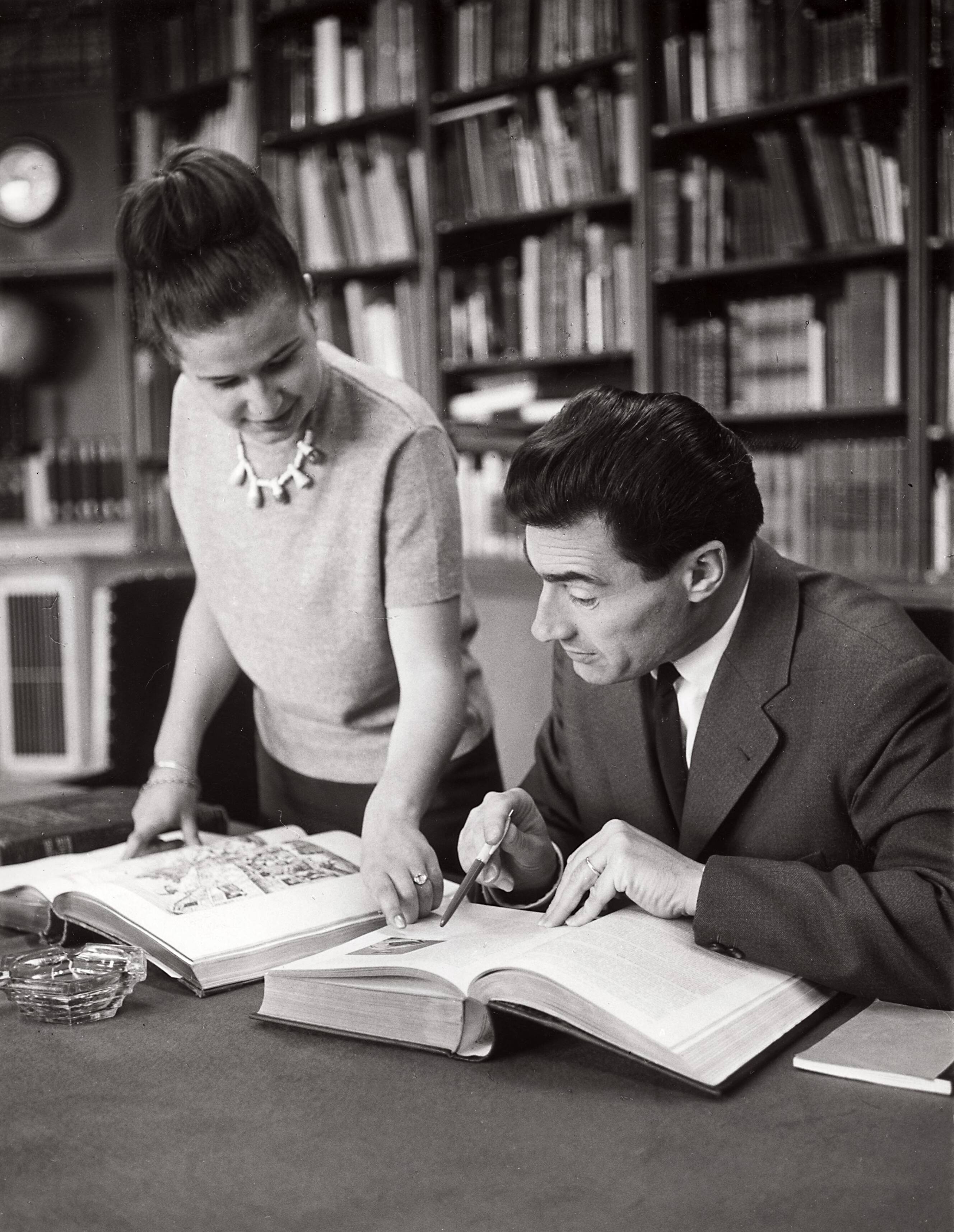 Collectie nader te bepalen — [Serie: Drukkerij N.V. Spaarnestad] [bibliotheek] — Foto: Fotograaf Onbekend / Fotobureau onbekend / Spaarnestad Photo (05887). Licentie: Set B: Rechtenvrij / Publiek Domein. Bron: Nationaal Archief. http://hdl.handle.net/10648/35429da6-3f63-a382-e063-6df0900a6686