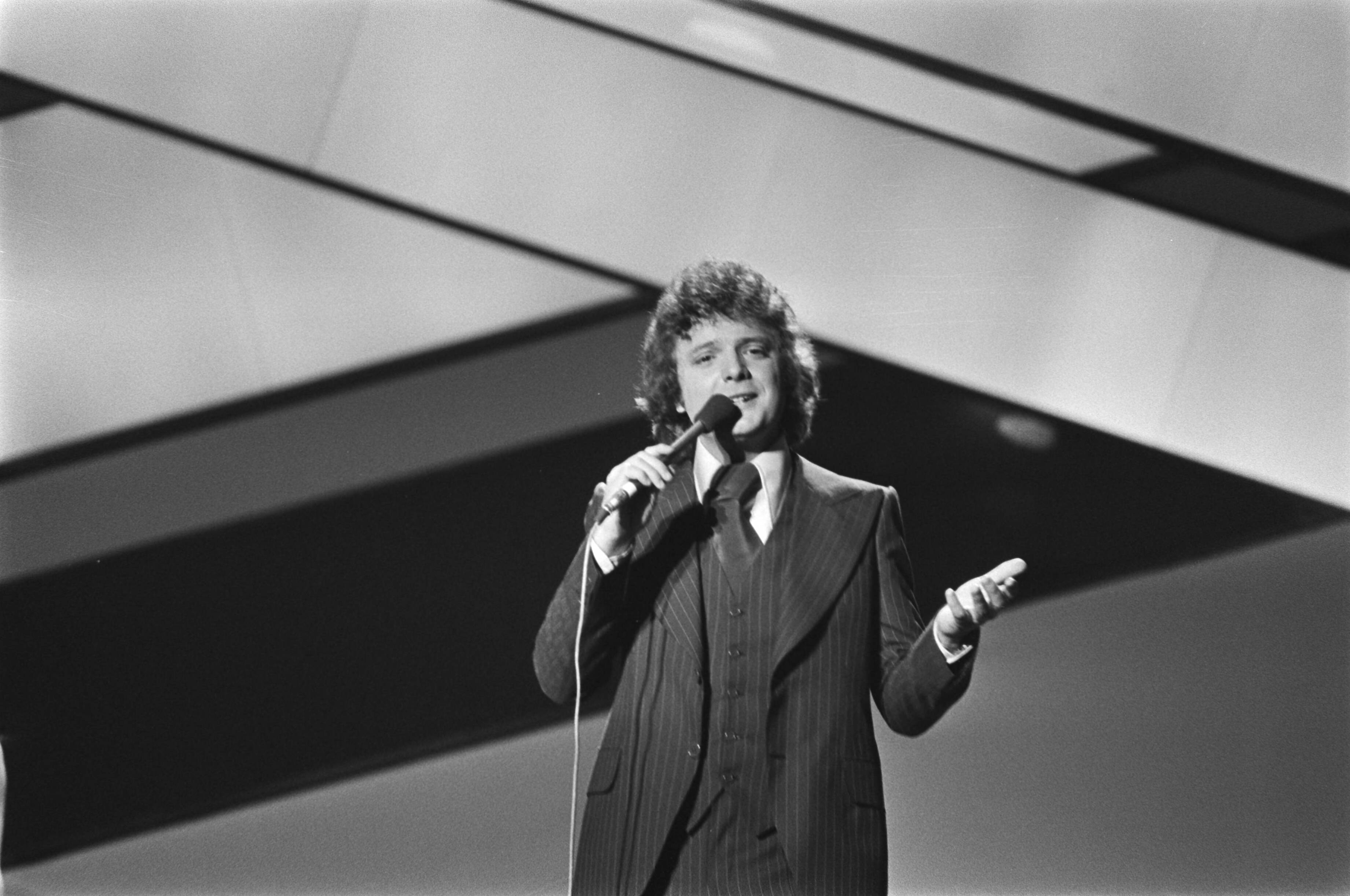 Fotocollectie Anefo — Eurovisie Songfestival 76 Den Haag ; Braulio (Spanje) — Foto: Mieremet, Rob / Anefo. Licentie: Set B: Rechtenvrij / Publiek Domein. Bron: Nationaal Archief. http://hdl.handle.net/10648/ac80ade0-d0b4-102d-bcf8-003048976d84