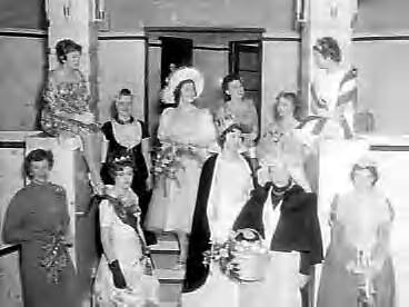 Fotocollectie Anefo — "Koninginnemiddag" in het restaurant Catsheuvel te Den Haag — Foto: Pot, Harry / Anefo. Licentie: Set B: Rechtenvrij / Publiek Domein. Bron: Nationaal Archief. http://hdl.handle.net/10648/a98c4202-d0b4-102d-bcf8-003048976d84