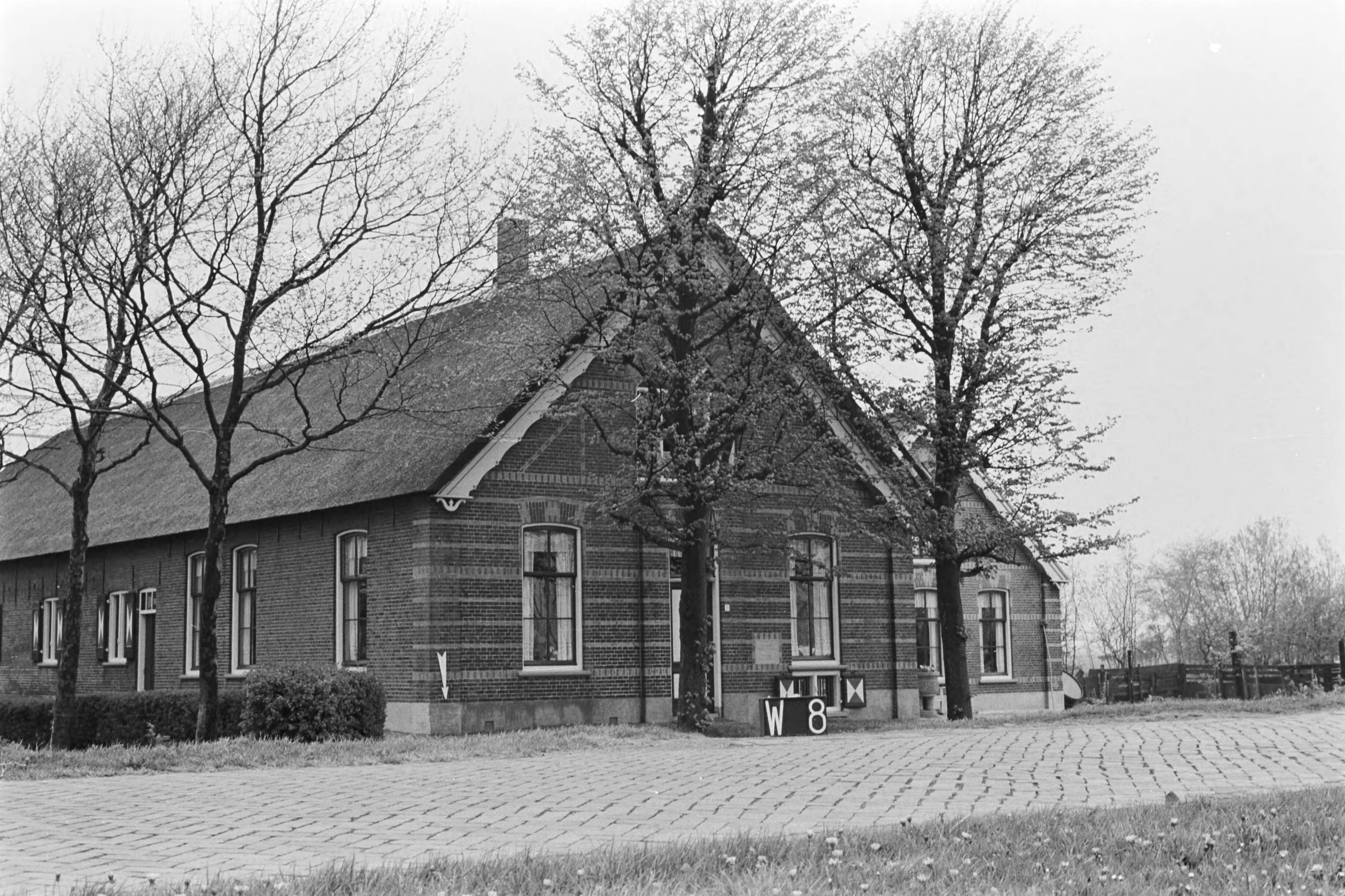 Vaste Punten Cultuurtechnische Dienst — Boerderij te Woubrugge (ruilverkaveling Veenderpolder) — Foto: Fotograaf Onbekend / Heidemij. Licentie: Set B: Rechtenvrij / Publiek Domein. Bron: Nationaal Archief. http://hdl.handle.net/10648/ae97f656-d0b4-102d-bcf8-003048976d84