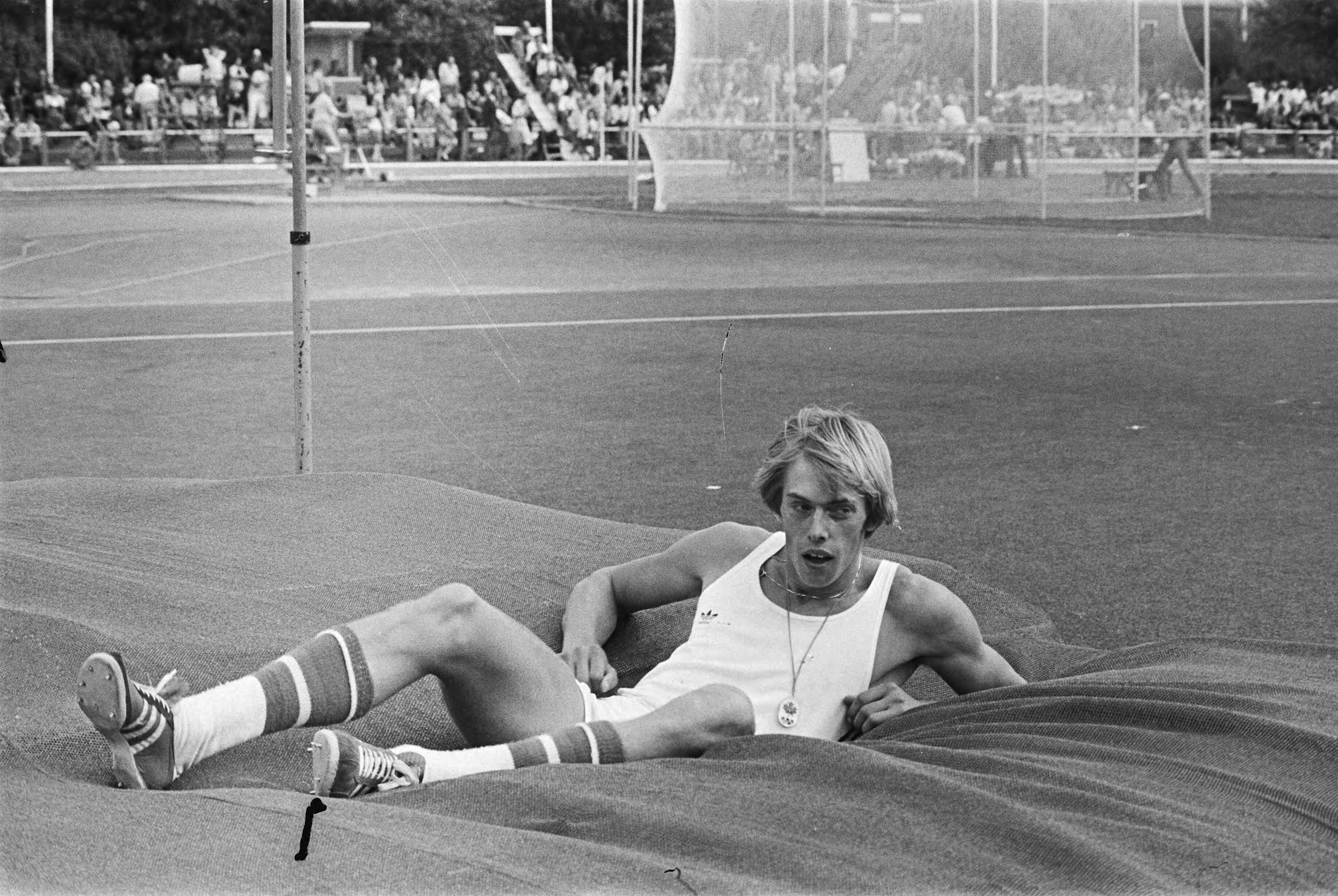 Fotocollectie Anefo — Nederlandse Atletiekkampioenschappen Den Haag , Ruud Wielart na de sprong — Foto: Verhoeff, Bert / Anefo. Licentie: Set B: Rechtenvrij / Publiek Domein. Bron: Nationaal Archief. http://hdl.handle.net/10648/ac8a0b7e-d0b4-102d-bcf8-003048976d84