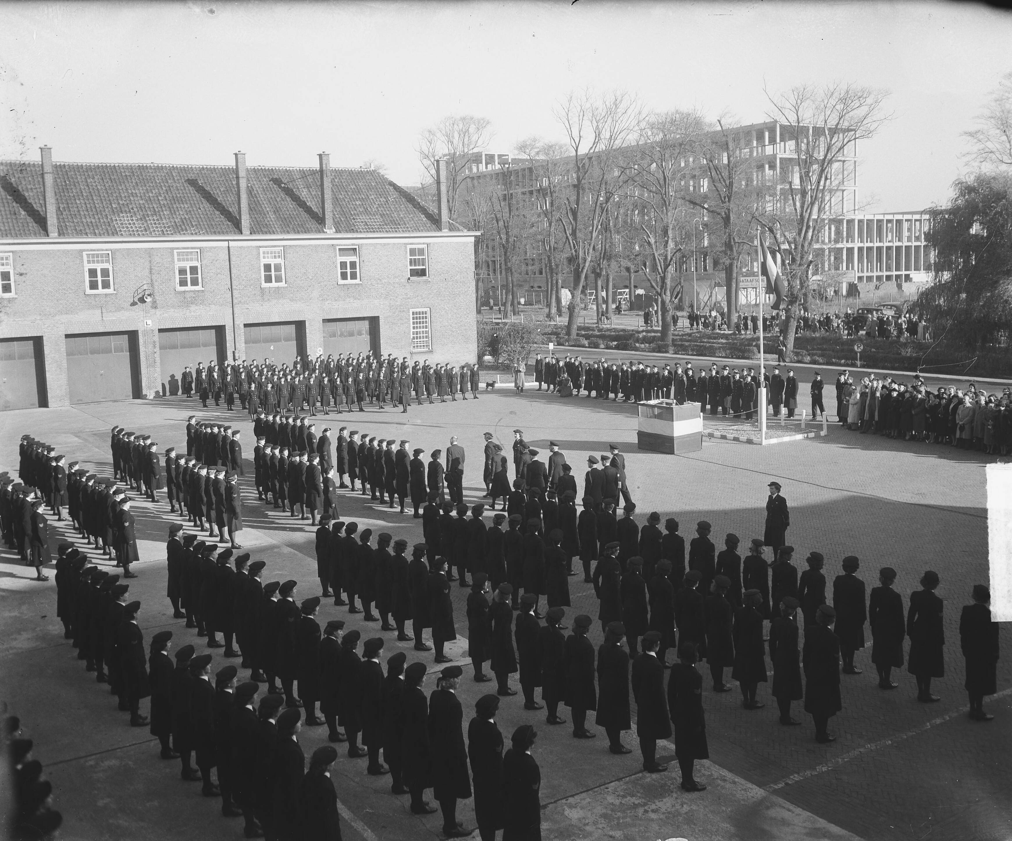 Marva 5 jaar herdenking in Den Haag — Foto: Vermorken, […] / Anefo. — Licentie: Set B: Rechtenvrij / Publiek Domein. Bron: Nationaal Archief. http://hdl.handle.net/10648/a8d0862a-d0b4-102d-bcf8-003048976d84