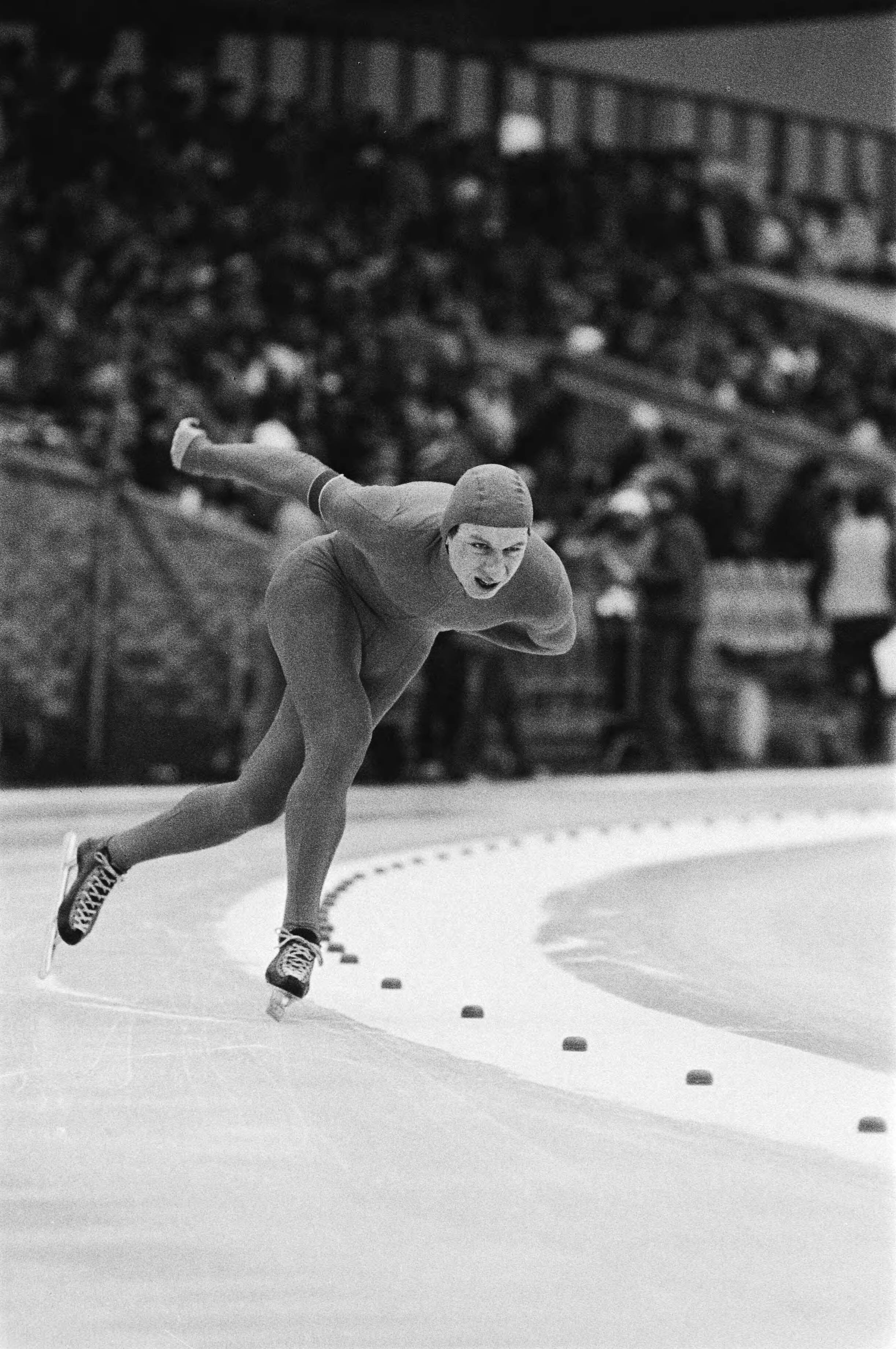 Fotocollectie Anefo — Nederlandse kampioenschappen schaatsen heren allround in Den Haag. Yep Kramer in actie. — Foto: Suyk, Koen / Anefo. Licentie: Set B: Rechtenvrij / Publiek Domein. Bron: Nationaal Archief. http://hdl.handle.net/10648/acd77f80-d0b4-102d-bcf8-003048976d84