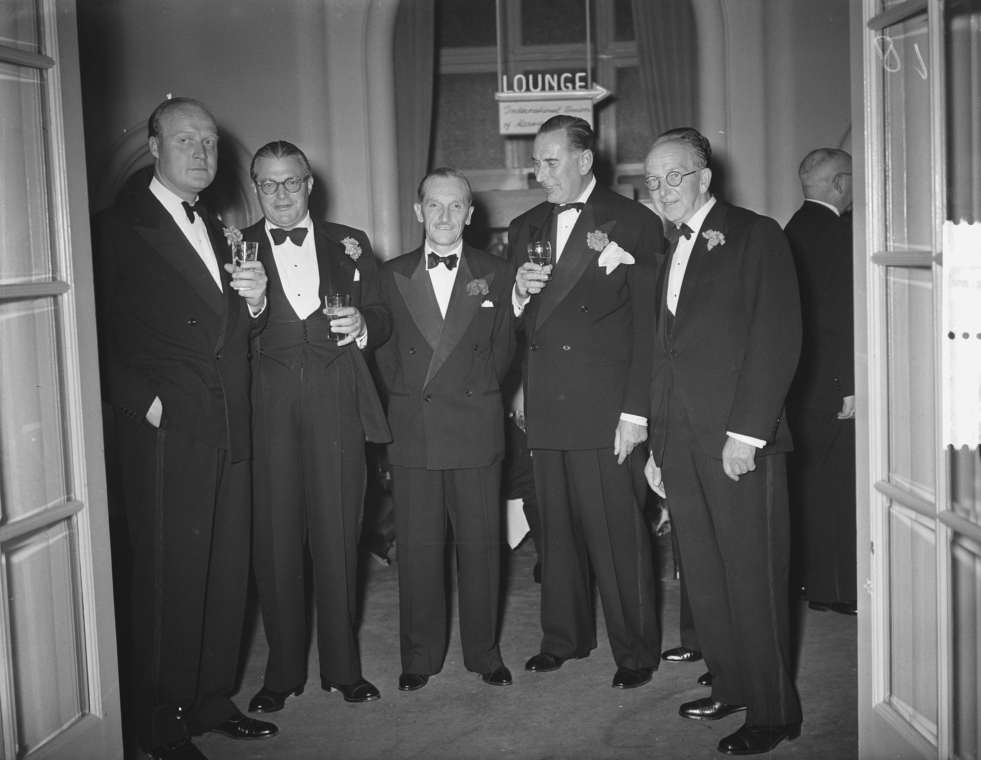 Fotocollectie Anefo — Congres zee-assuradeuren Den Haag , dansen — Foto: Bilsen, Joop van / Anefo. Licentie: Set B: Rechtenvrij / Publiek Domein. Bron: Nationaal Archief. http://hdl.handle.net/10648/a9296970-d0b4-102d-bcf8-003048976d84