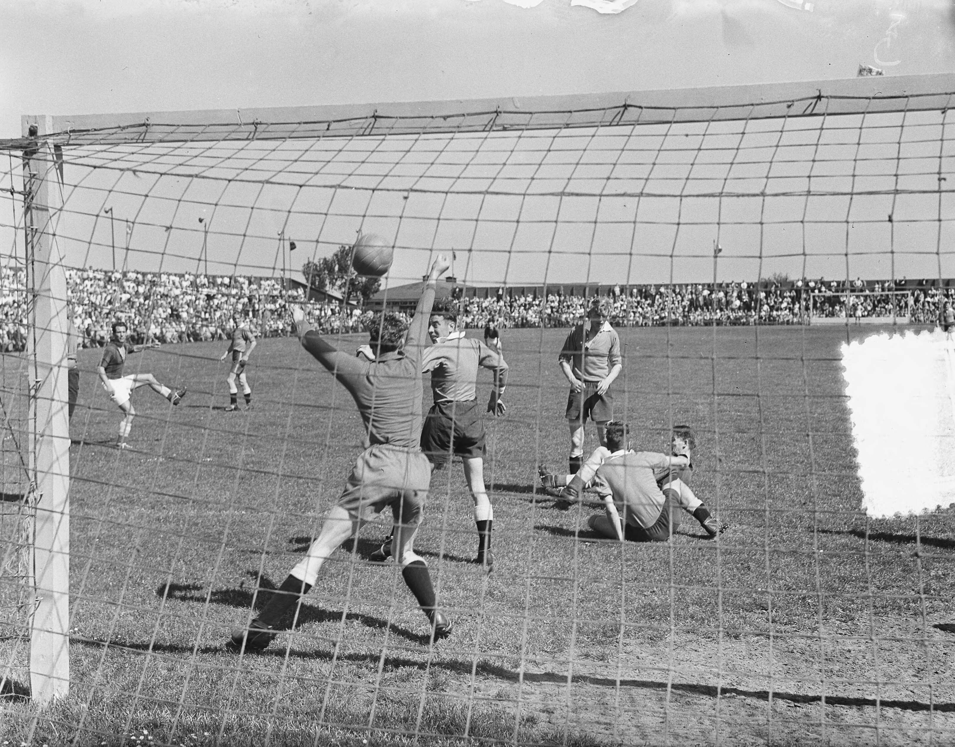 Fotocollectie Anefo — Voetbal. RCH tegen Sneek 3-3. Spelmoment — Foto: Duinen, H. van / Anefo. Licentie: Set B: Rechtenvrij / Publiek Domein. Bron: Nationaal Archief. http://hdl.handle.net/10648/a90c853a-d0b4-102d-bcf8-003048976d84