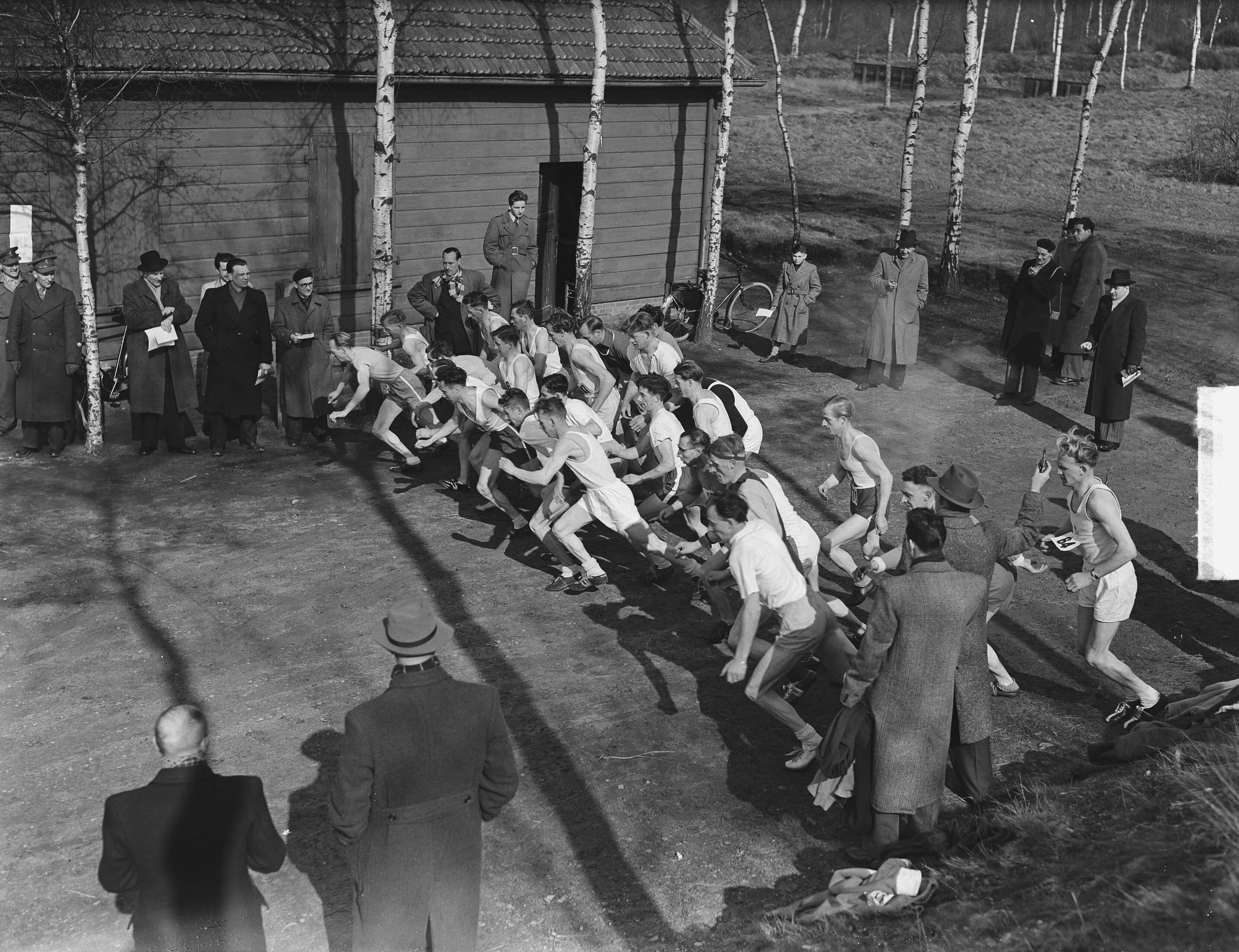 Fotocollectie Anefo — 12 kilometer veldloop. Kampioenschap van Nederland te Maastricht. Start — Foto: Pot, Harry / Anefo. Licentie: Set B: Rechtenvrij / Publiek Domein. Bron: Nationaal Archief. http://hdl.handle.net/10648/a8e6b800-d0b4-102d-bcf8-003048976d84
