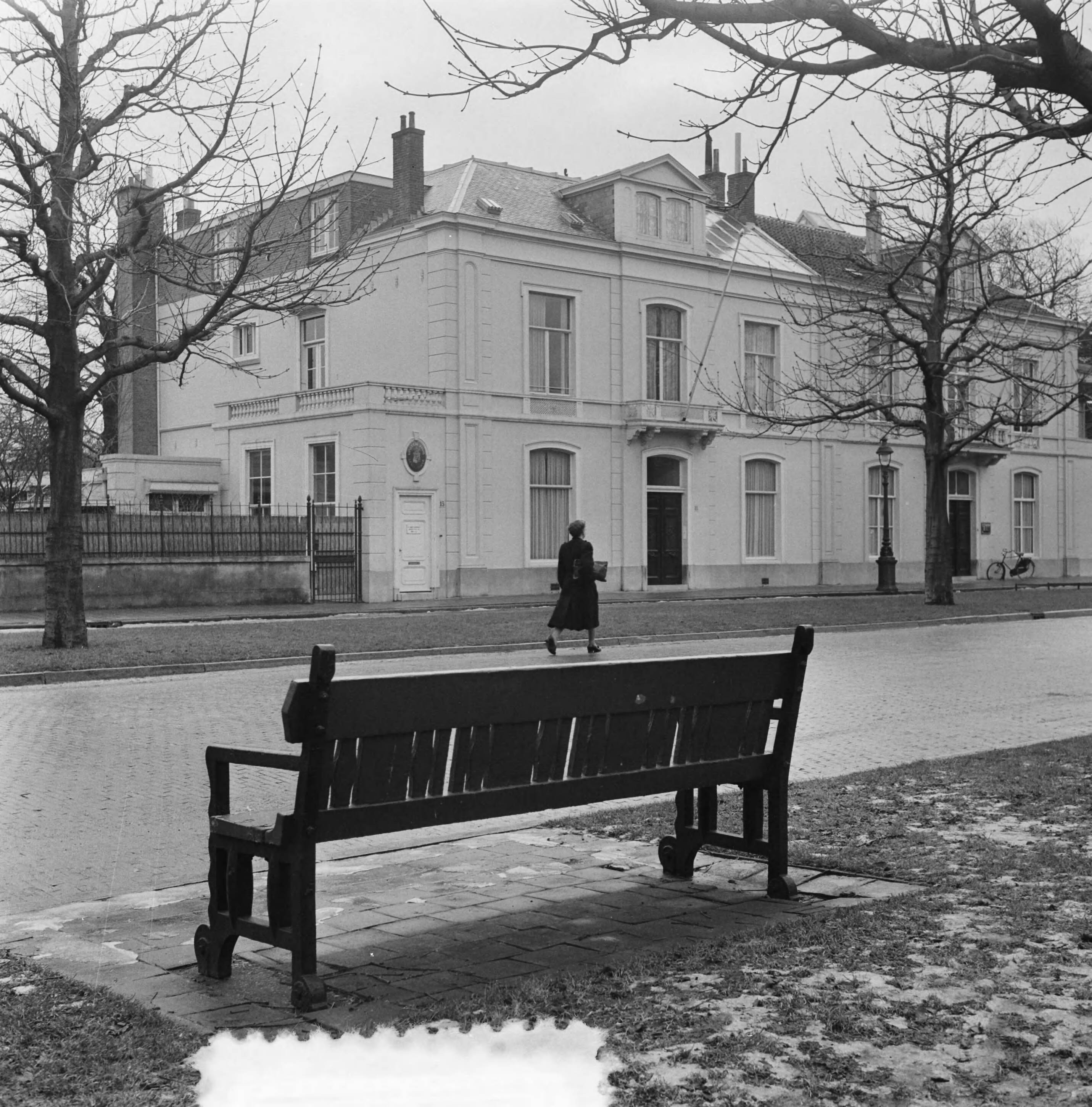 Fotocollectie Anefo — Deense ambassadegebouw te Den Haag — Foto: Noske, J.D. / Anefo. Licentie: Set B: Rechtenvrij / Publiek Domein. Bron: Nationaal Archief. http://hdl.handle.net/10648/a9038dd6-d0b4-102d-bcf8-003048976d84
