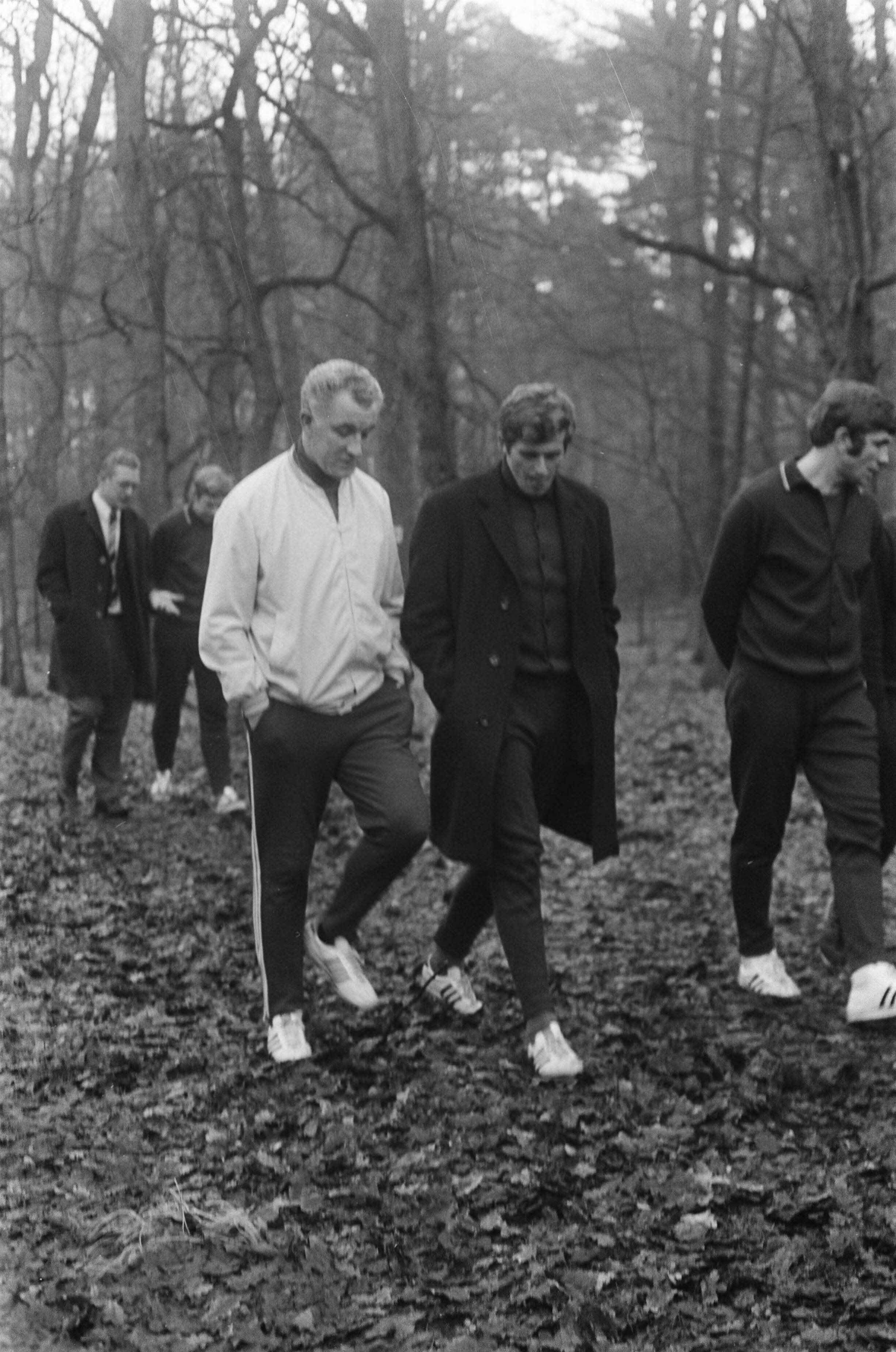 Fotocollectie Anefo — Training Nederlands elftal, dat tegen Engeland zal spelen in KNVB-sportcentrum te Zeist. — Foto: Mieremet, Rob / Anefo. Licentie: Set B: Rechtenvrij / Publiek Domein. Bron: Nationaal Archief. http://hdl.handle.net/10648/ab88b07c-d0b4-102d-bcf8-003048976d84
