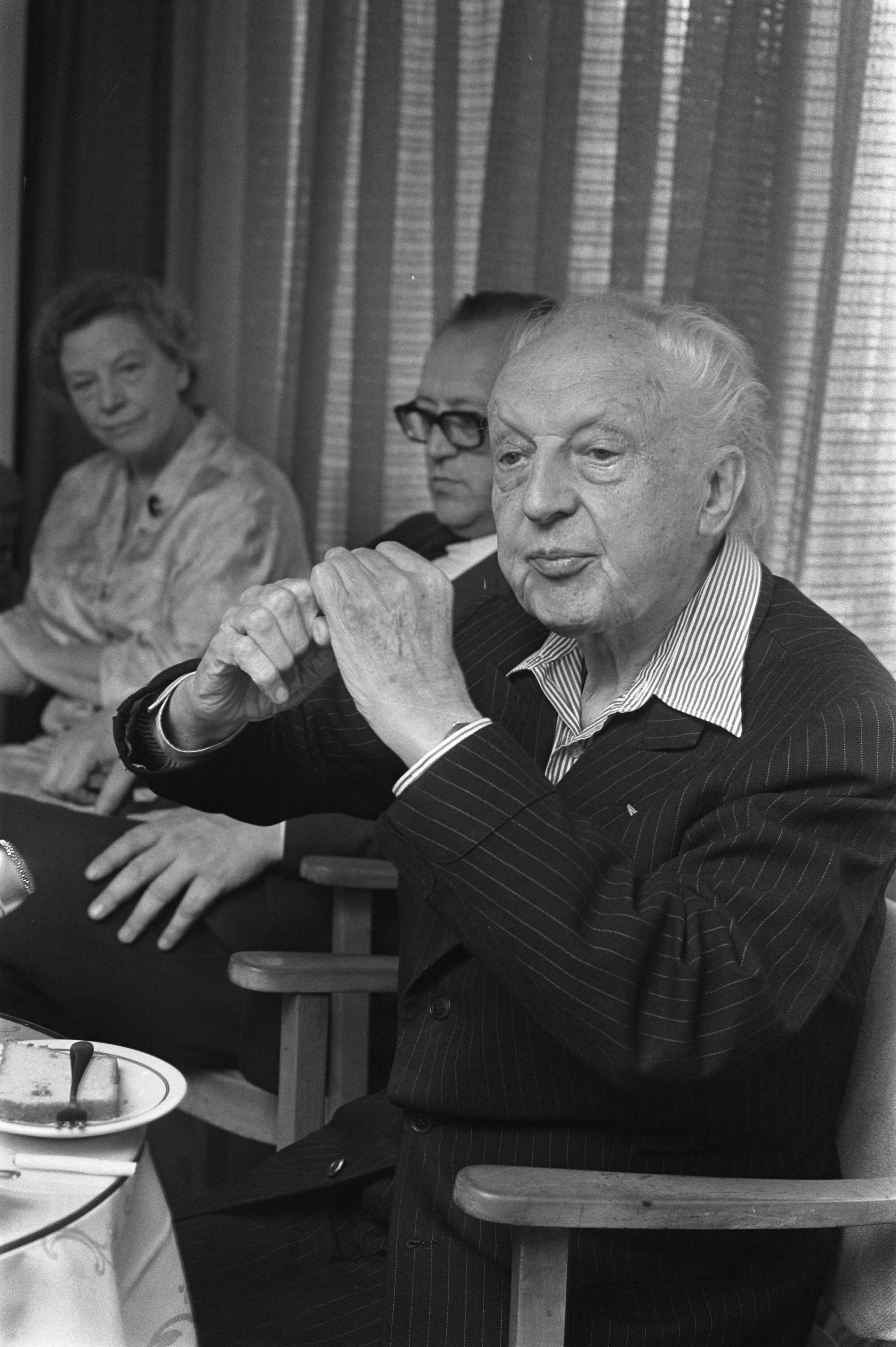 Fotocollectie Anefo — Leopold Stokowsky , 88 jaar , componist USA, houdt persconferentie te Hilversum, kop — Foto: Verhoeff, Bert / Anefo. Licentie: Set B: Rechtenvrij / Publiek Domein. Bron: Nationaal Archief. http://hdl.handle.net/10648/ab9f3ff4-d0b4-102d-bcf8-003048976d84