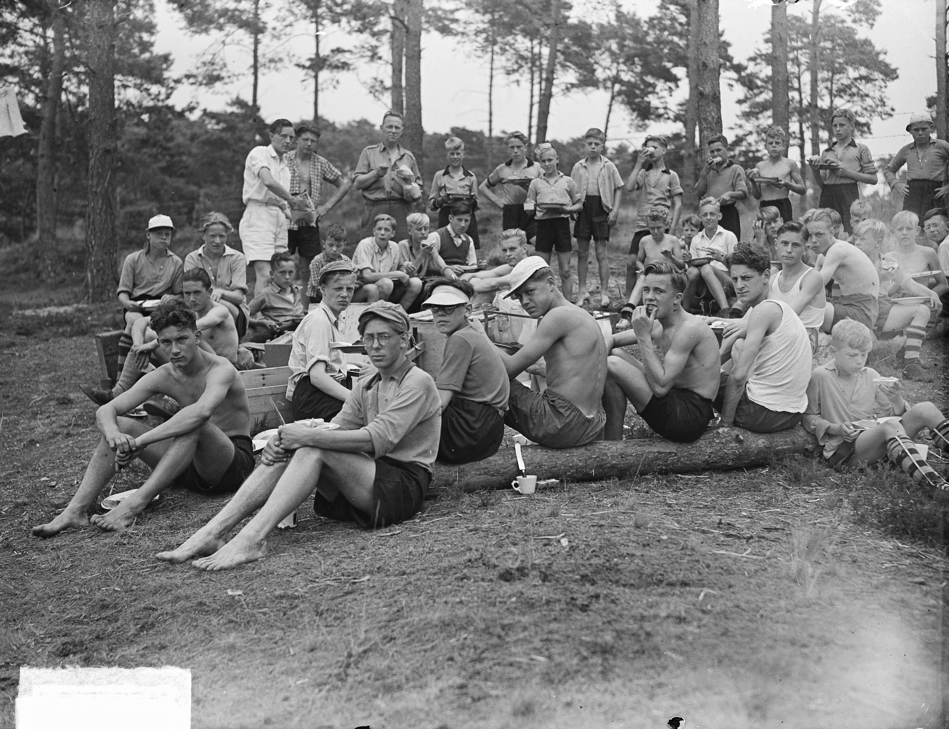 Fotocollectie Anefo — KNVB Kamp Nunspeet. Kennemers Haarlem — Foto: Oorschot, […] van / Anefo. Licentie: Set B: Rechtenvrij / Publiek Domein. Bron: Nationaal Archief. http://hdl.handle.net/10648/a8cb9534-d0b4-102d-bcf8-003048976d84