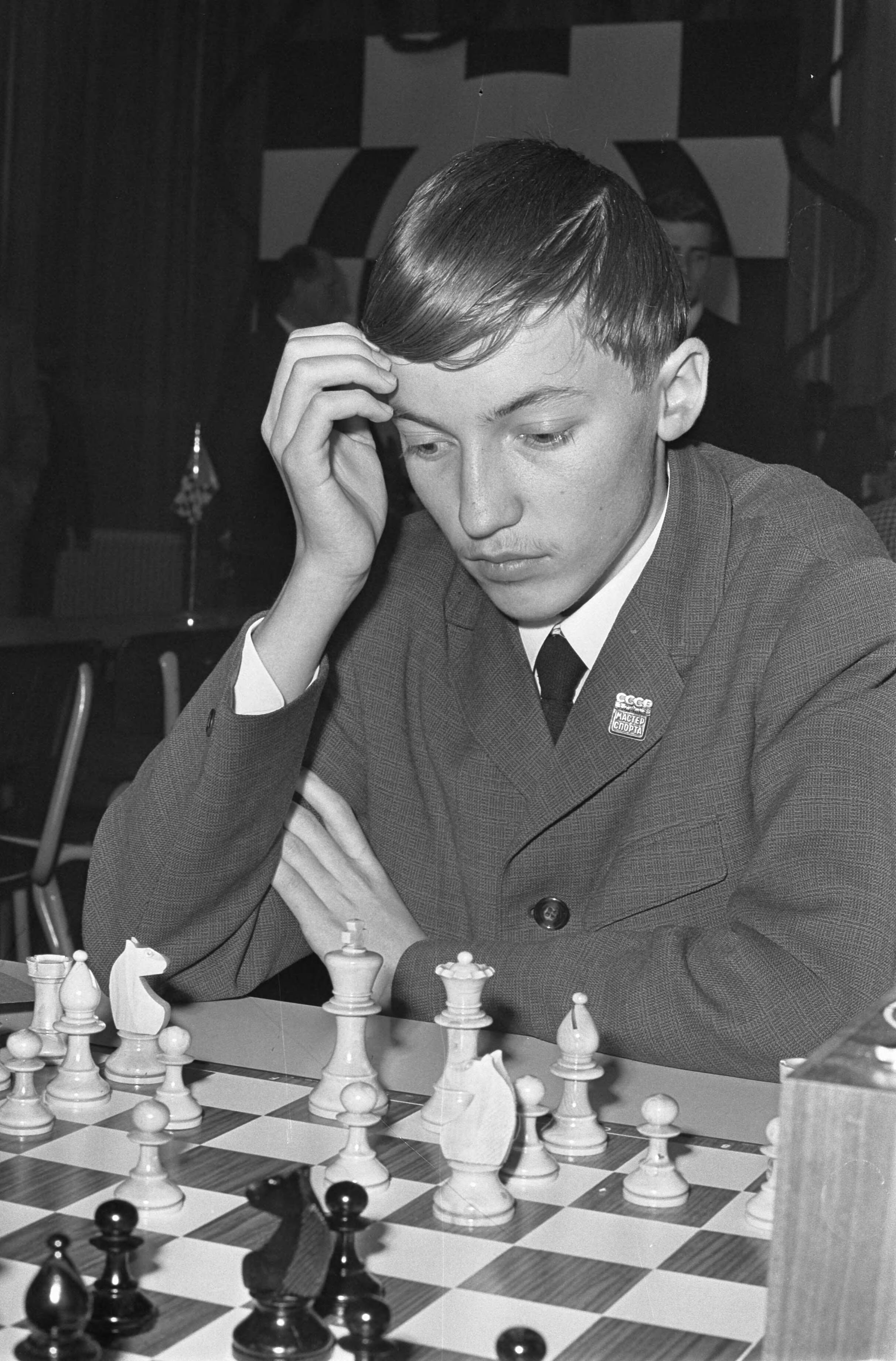 Fotocollectie Anefo — Zesde Niemeyer Jeugdschaaktoernooi te Groningen. Anatoli Karpov (Rusland) — Foto: Nijs, Jac. de / Anefo. Licentie: Set B: Rechtenvrij / Publiek Domein. Bron: Nationaal Archief. http://hdl.handle.net/10648/ab30f04e-d0b4-102d-bcf8-003048976d84