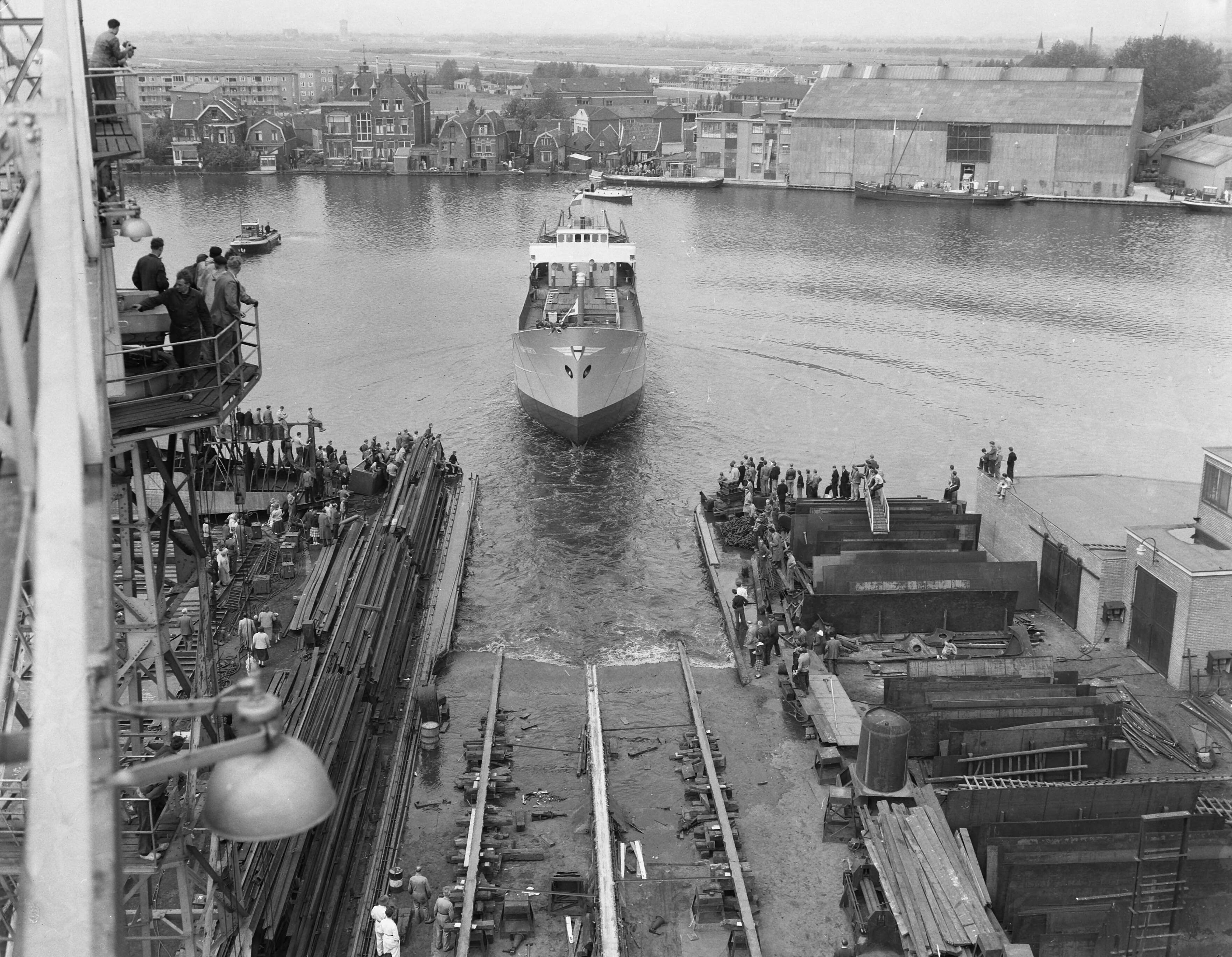 Fotocollectie Anefo — Tewaterlating "Mary North" bij NV Zaanlandse scheepsbouw maatschappij te Zaandam — Foto: Rossem, Wim van / Anefo. Licentie: Set B: Rechtenvrij / Publiek Domein. Bron: Nationaal Archief. http://hdl.handle.net/10648/a94996f0-d0b4-102d-bcf8-003048976d84
