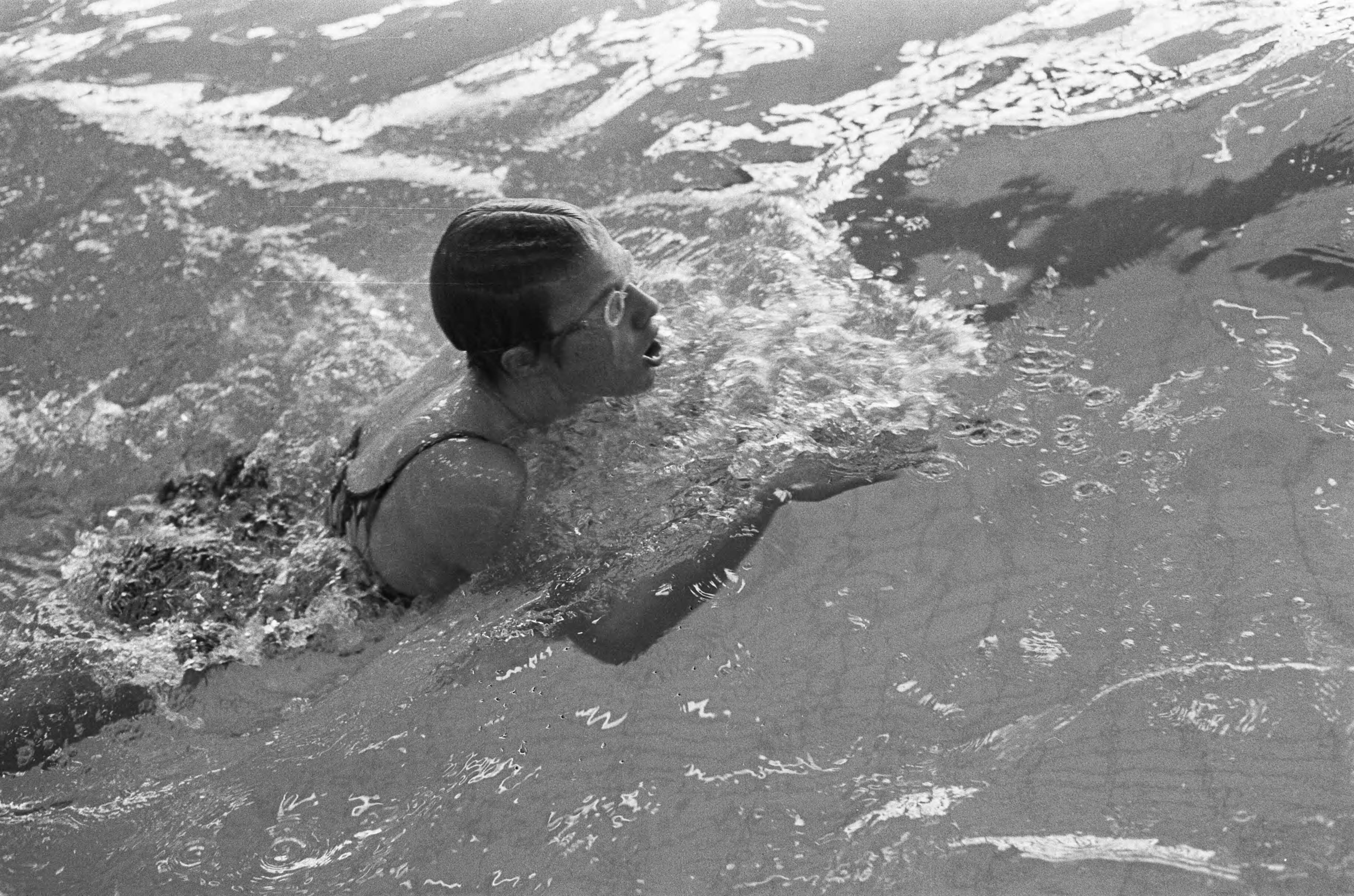 Fotocollectie Anefo — Nederlandse zwemkampioenschappen in Den Haag ; Jose Dam — Foto: Mieremet, Rob / Anefo. Licentie: Set B: Rechtenvrij / Publiek Domein. Bron: Nationaal Archief. http://hdl.handle.net/10648/ac468eb2-d0b4-102d-bcf8-003048976d84