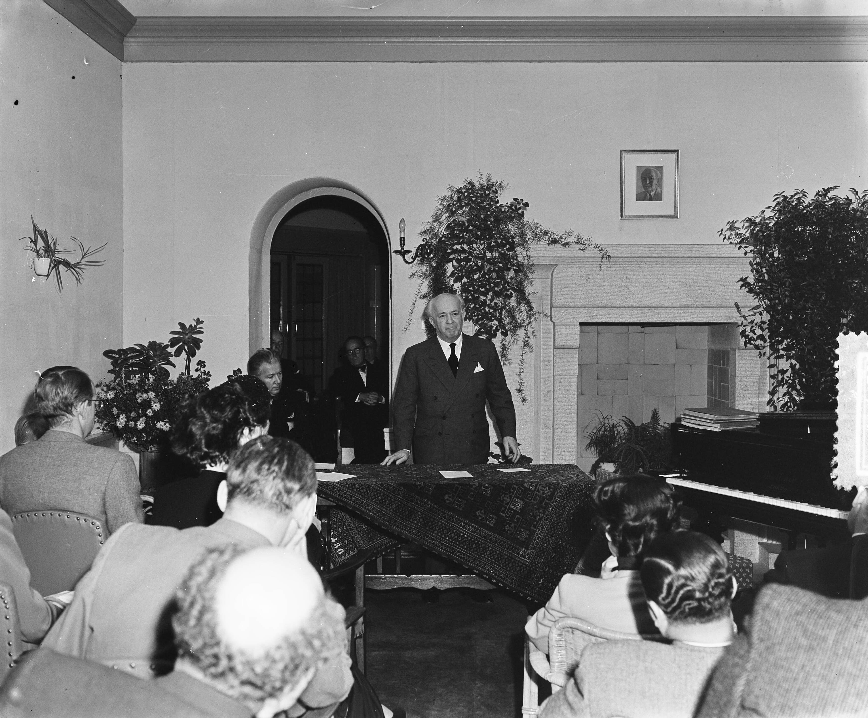 Fotocollectie Anefo — A. M. de Jong herdenking in Blaricum — Foto: Rossem, Wim van / Anefo. Licentie: Set B: Rechtenvrij / Publiek Domein. Bron: Nationaal Archief. http://hdl.handle.net/10648/a915a232-d0b4-102d-bcf8-003048976d84