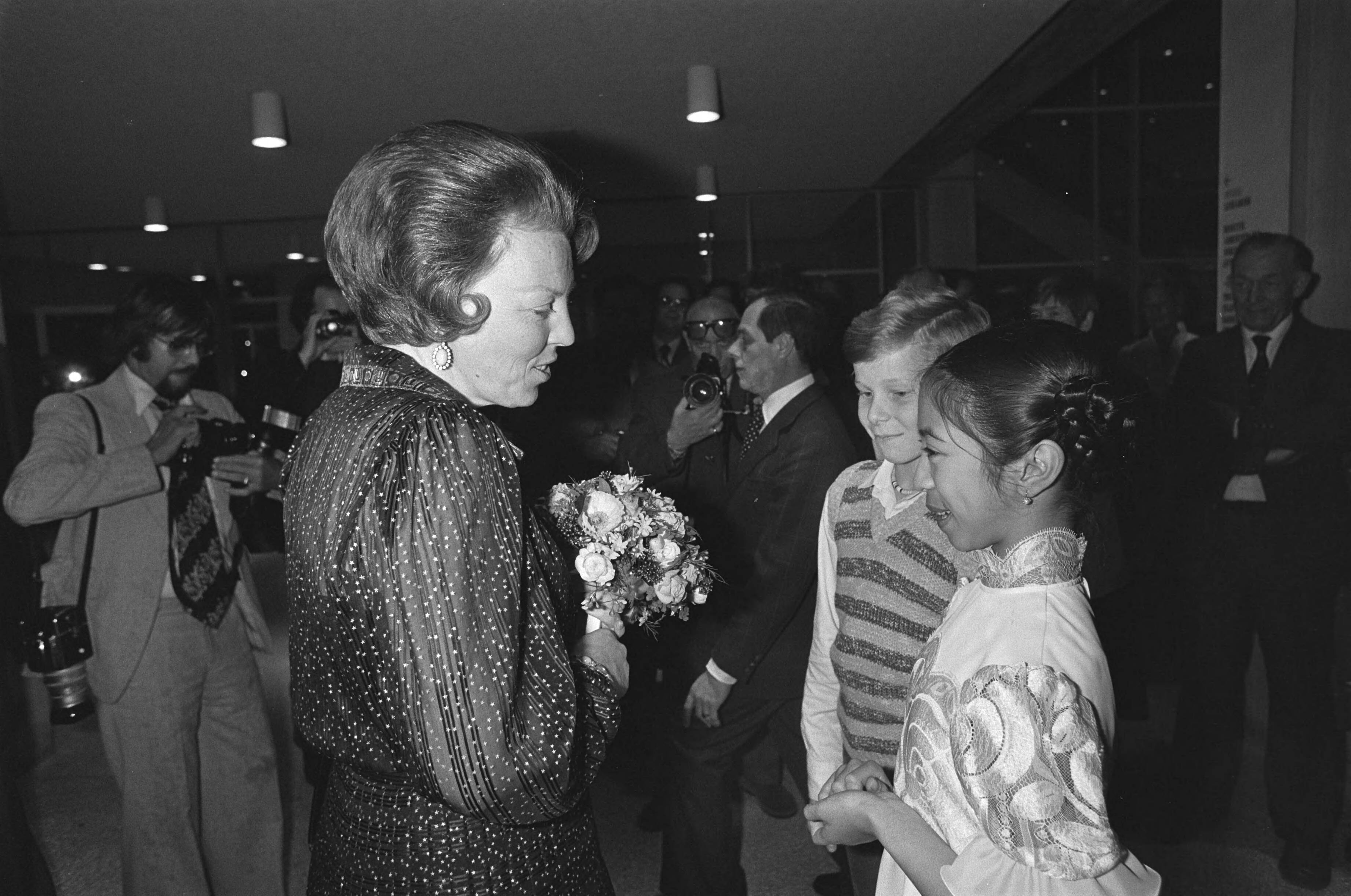 Fotocollectie Anefo — Prinses Beatrix opent nieuwbouw Rijksscholengemeenschap Koninklijk Conservatorium in Den Haag — Foto: Suyk, Koen / Anefo. Licentie: Set B: Rechtenvrij / Publiek Domein. Bron: Nationaal Archief. http://hdl.handle.net/10648/acdd261a-d0b4-102d-bcf8-003048976d84