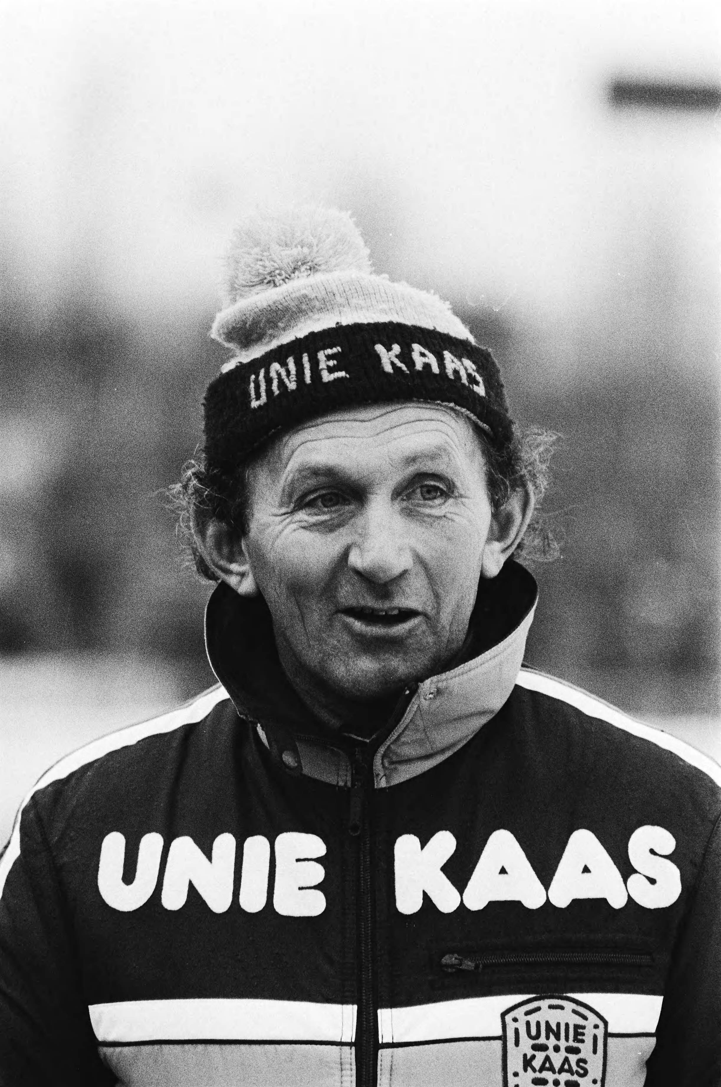 Fotocollectie Anefo — Nederlandse kampioenschappen schaatsen heren allround in Den Haag. Coach Egbert van 't Oever. — Foto: Suyk, Koen / Anefo. Licentie: Set B: Rechtenvrij / Publiek Domein. Bron: Nationaal Archief. http://hdl.handle.net/10648/acd79e20-d0b4-102d-bcf8-003048976d84