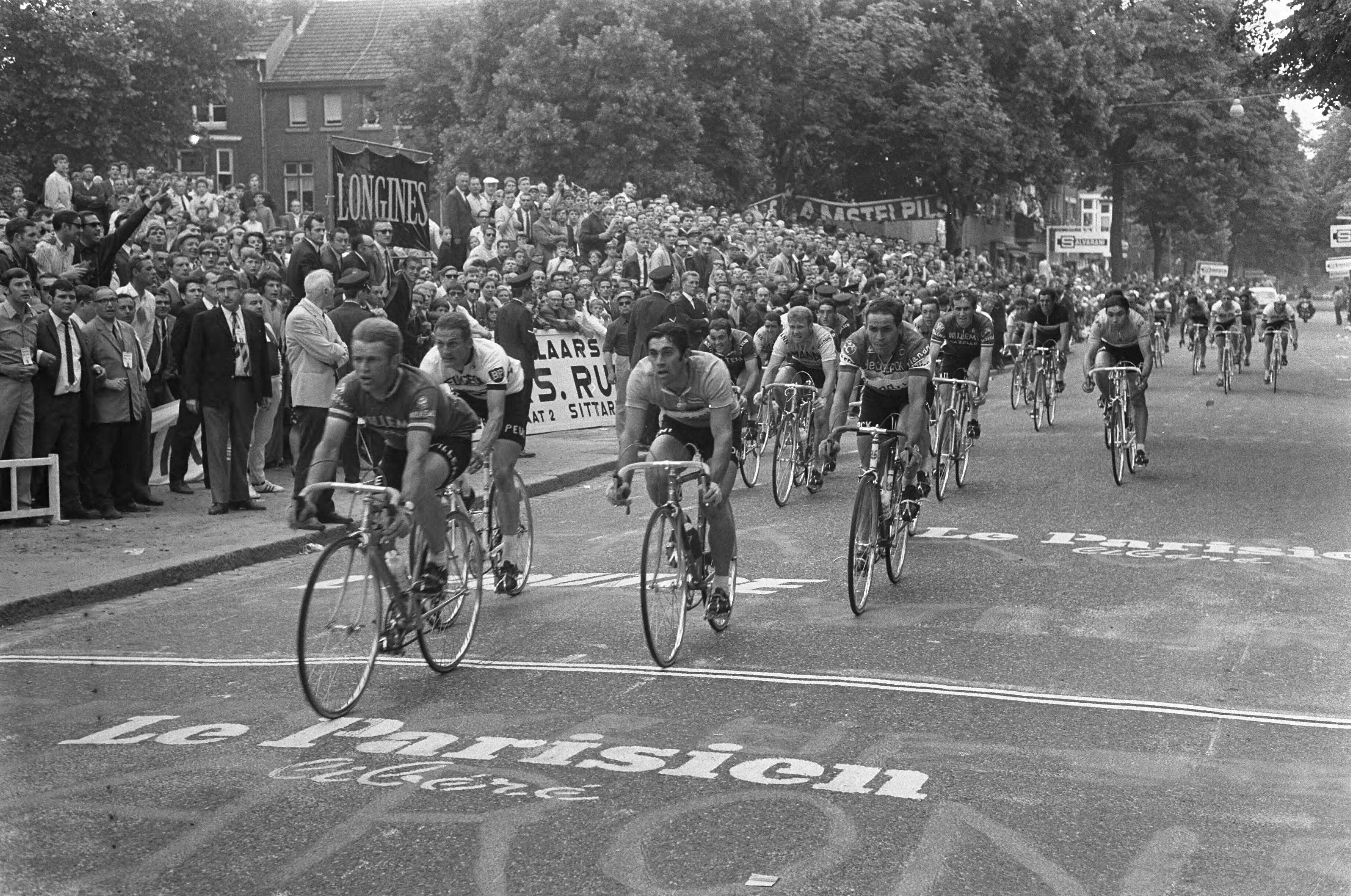 Tour de France 1969 — Finish van de 2e etappe in Maastricht; 1e: Julien Stevens, 2e: Wil in het Veld — Foto: Fotograaf Onbekend / Anefo. Licentie: Set B: Rechtenvrij / Publiek Domein. Bron: Nationaal Archief. http://hdl.handle.net/10648/ab712006-d0b4-102d-bcf8-003048976d84