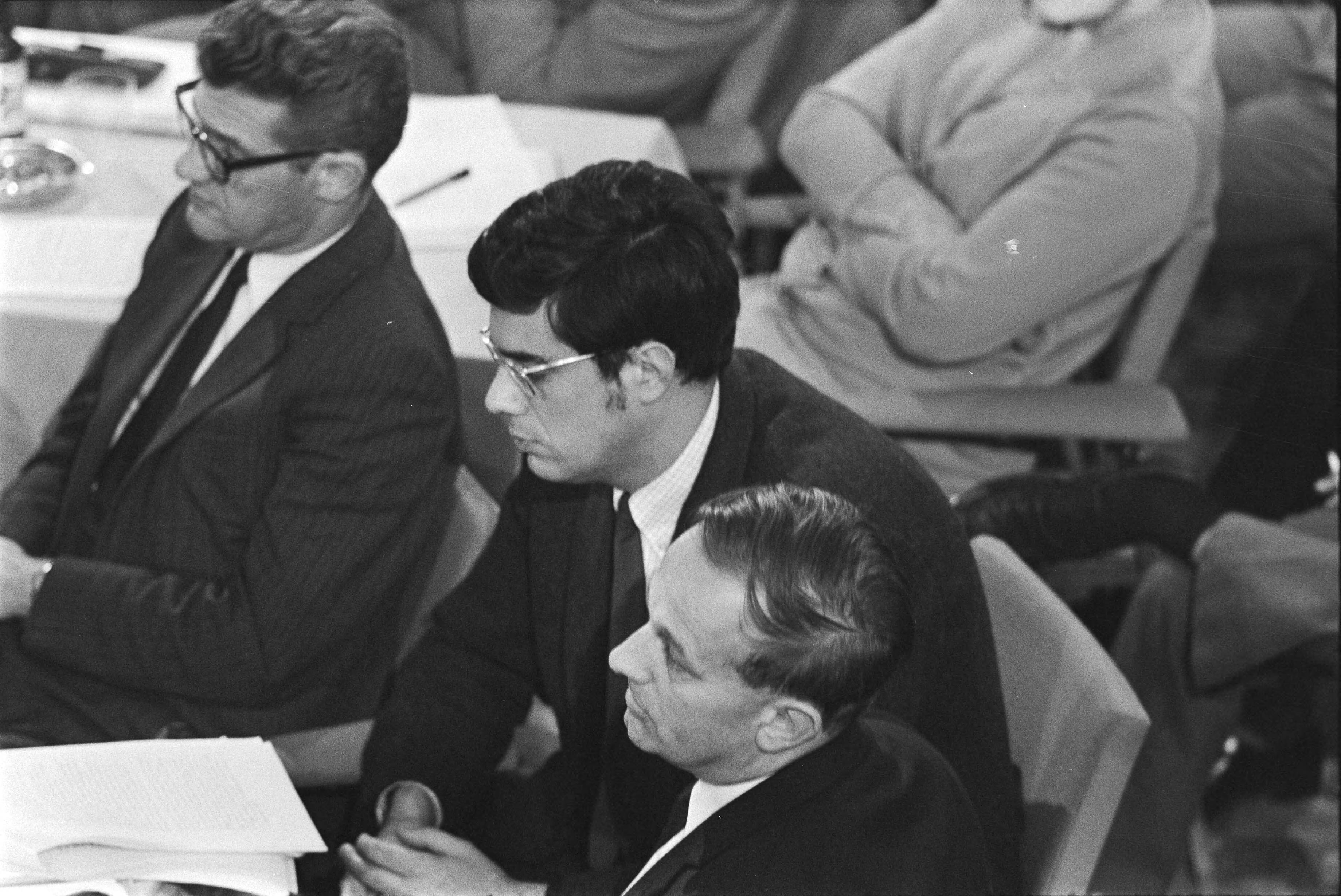 Fotocollectie Anefo — KVP-Partijraad in Den Haag — Foto: Koch, Eric / Anefo. Licentie: Set B: Rechtenvrij / Publiek Domein. Bron: Nationaal Archief. http://hdl.handle.net/10648/aba9391e-d0b4-102d-bcf8-003048976d84