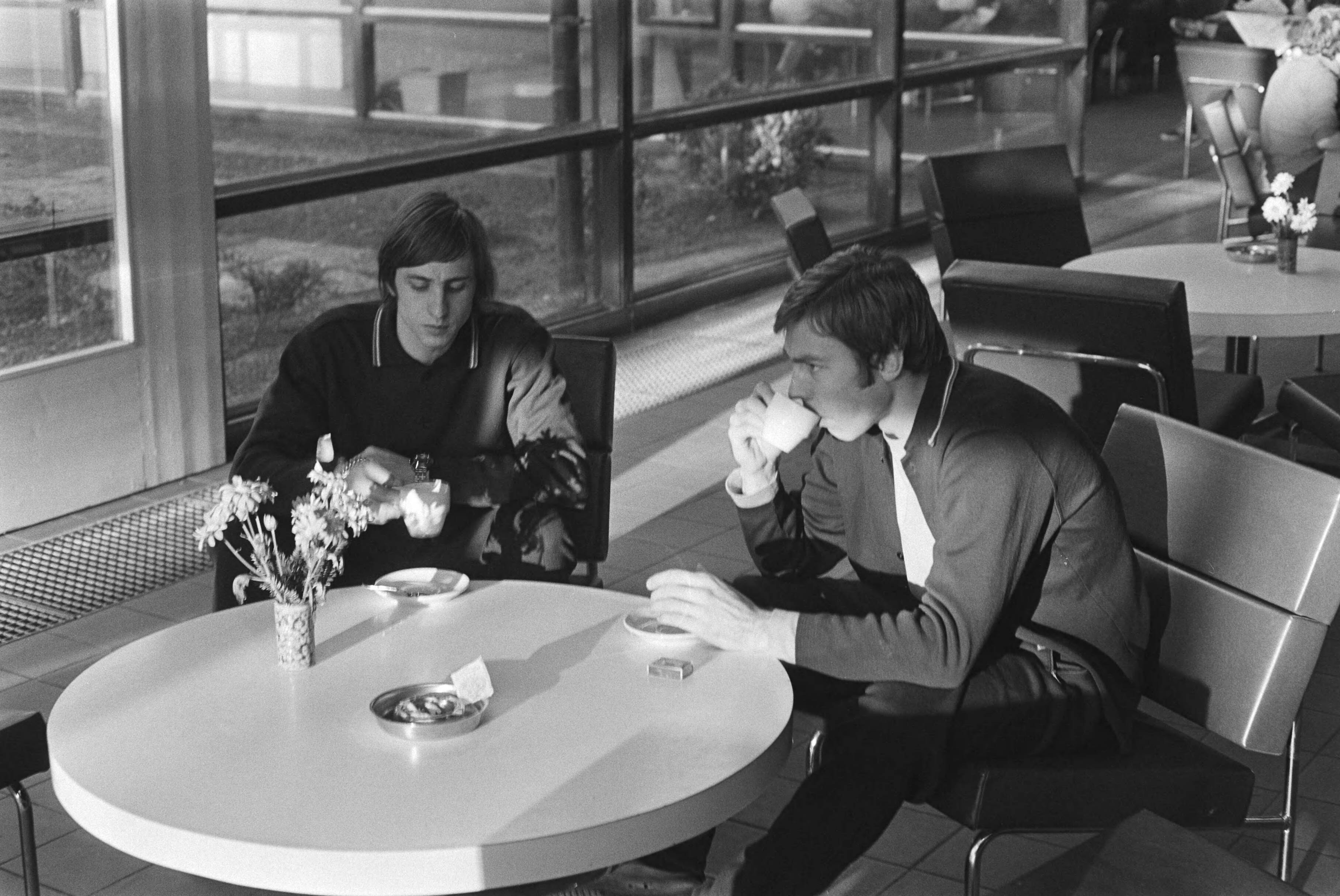 Fotocollectie Anefo — Nederlands elftal bijeen, voor vriendschappelijke wedstrijd tegen Roemenie, in Zeist — Foto: Verhoeff, Bert / Anefo. Licentie: Set B: Rechtenvrij / Publiek Domein. Bron: Nationaal Archief. http://hdl.handle.net/10648/ababb5a4-d0b4-102d-bcf8-003048976d84