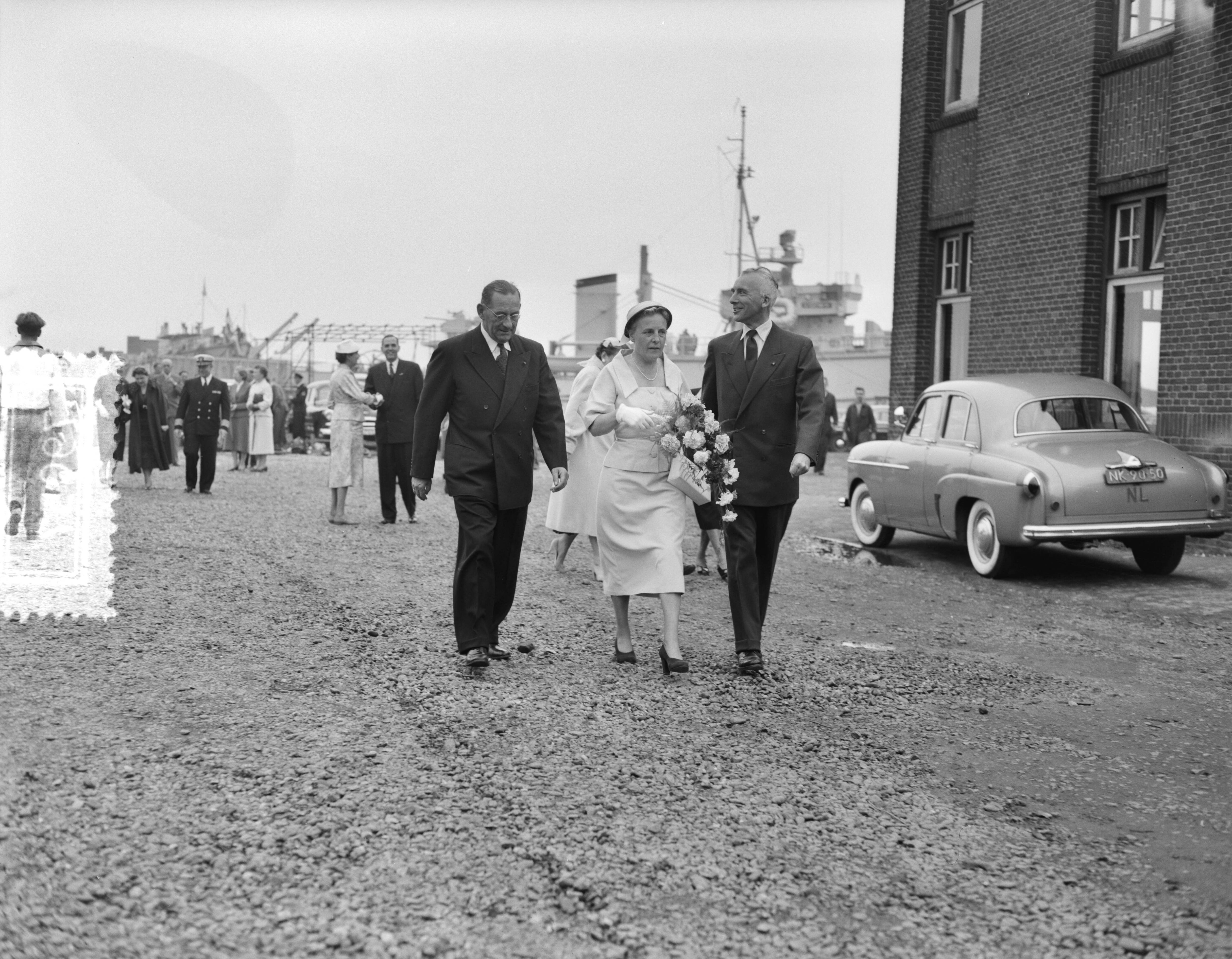 Fotocollectie Anefo — Tewaterlating mijnenveger Hr. Ms. "Meppel" bij Haarlemse Scheepsbouwmaatschappij — Foto: Rossem, Wim van / Anefo. Licentie: Set B: Rechtenvrij / Publiek Domein. Bron: Nationaal Archief. http://hdl.handle.net/10648/a94c2140-d0b4-102d-bcf8-003048976d84