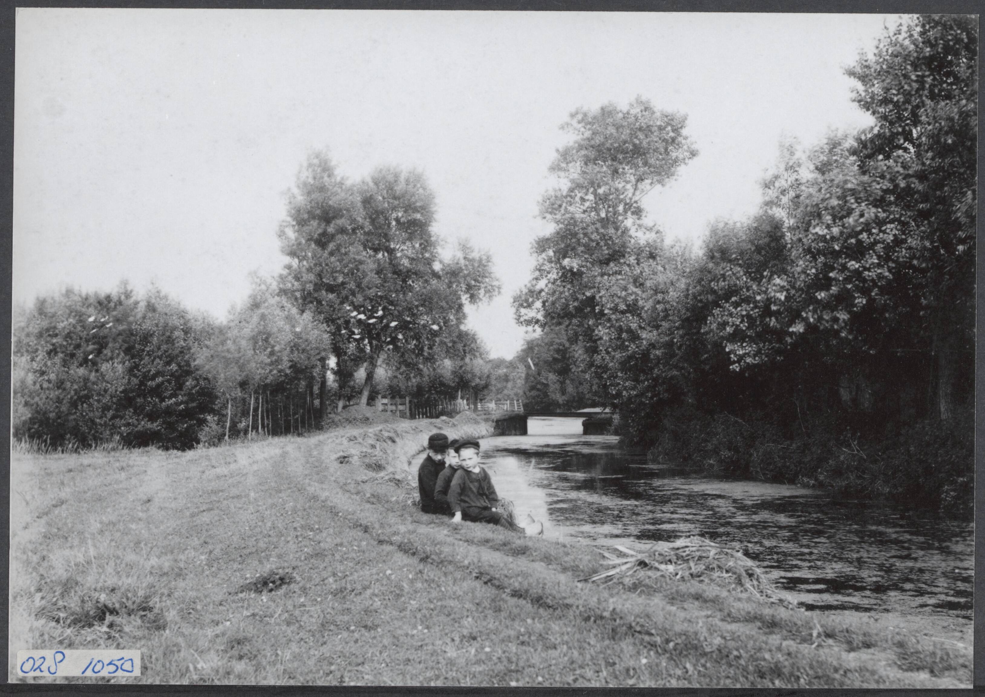 Fotocollectie Elsevier Binnenland — Broeksloot te Rijswijk (Z.H.) — Foto: Onbekend / Publiek Domein of Rechtenvrij. Licentie: Set B: Rechtenvrij / Publiek Domein. Bron: Nationaal Archief. http://hdl.handle.net/10648/addf9f84-d0b4-102d-bcf8-003048976d84