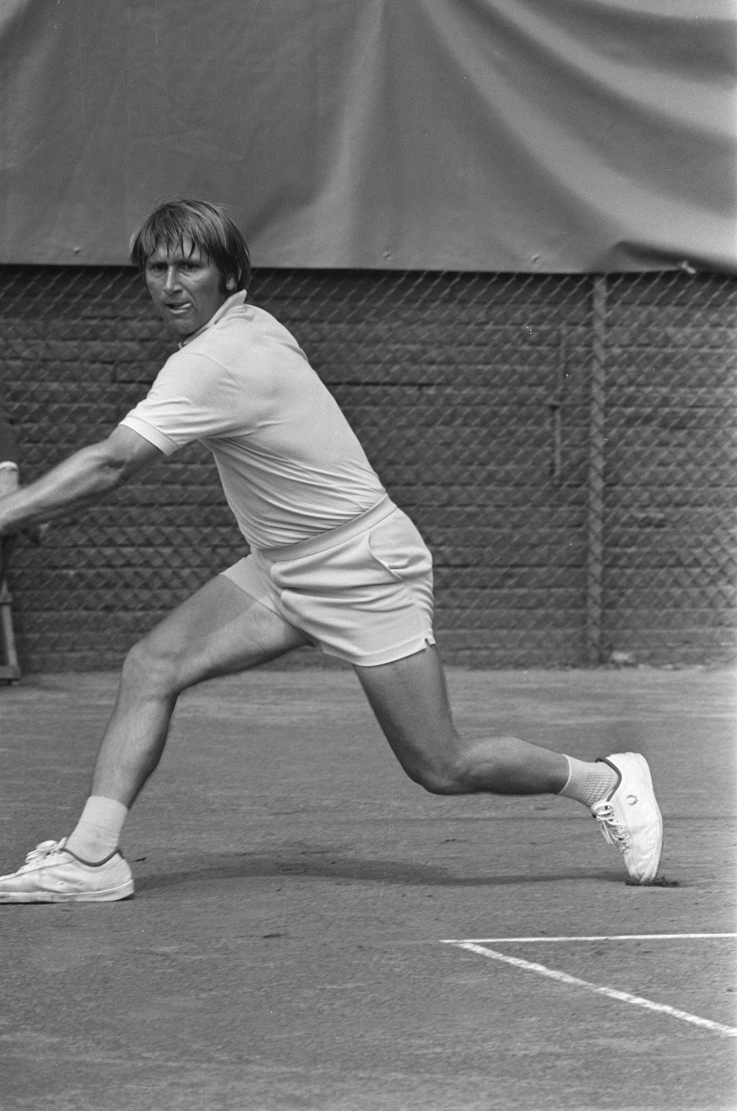 Fotocollectie Anefo — Halve finale tennistoernooi Hilversum; Phillips-Moore (Australië) in actie — Foto: Verhoeff, Bert / Anefo. Licentie: Set B: Rechtenvrij / Publiek Domein. Bron: Nationaal Archief. http://hdl.handle.net/10648/ac50d016-d0b4-102d-bcf8-003048976d84