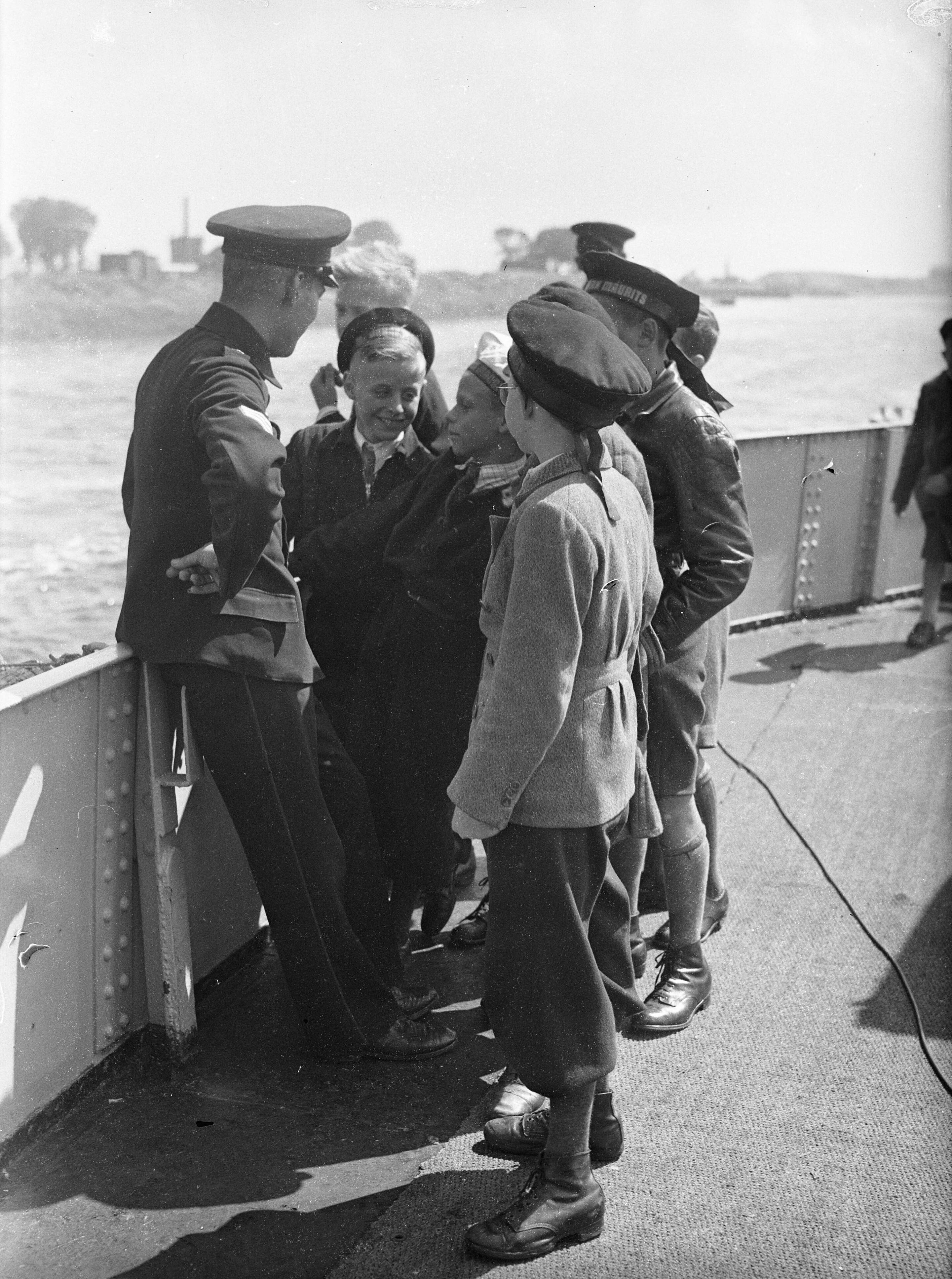 Hr. Ms. "Johan Maurits van Nassau" van Amsterdam naar Den Helder — Het Nederlandse fregat Hr. Ms. 'Johan Maurits van Nassau' van Amsterdam naar Den Helder — Foto: Sagers, Harry / Anefo. Licentie: Set B: Rechtenvrij / Publiek Domein. Bron: Nationaal Archief. http://hdl.handle.net/10648/a8a96e46-d0b4-102d-bcf8-003048976d84