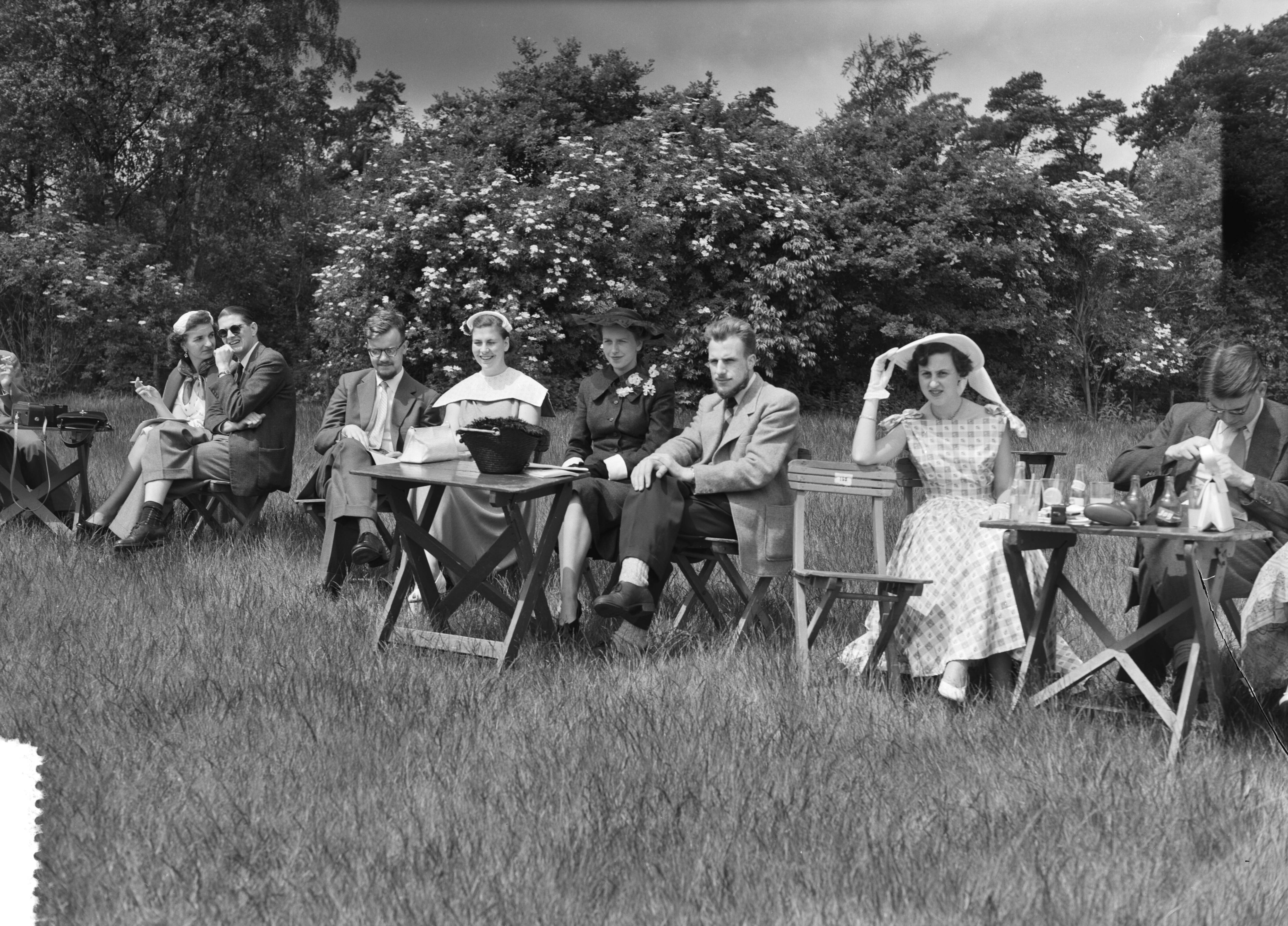 Lustrum USC Utrecht (1956) — Lustrum USC. Groepen op Lage Vuursche — Foto: Rossem, Wim van / Anefo. Licentie: Set B: Rechtenvrij / Publiek Domein. Bron: Nationaal Archief. http://hdl.handle.net/10648/a94b25e2-d0b4-102d-bcf8-003048976d84