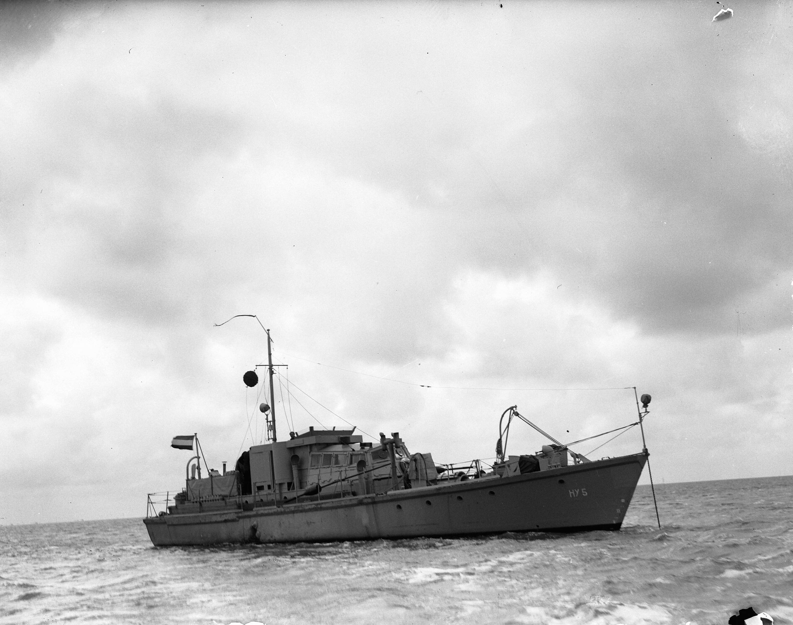Fotocollectie Anefo — Tocht met de "Zeefakkel" vanuit Zoutkamp — Foto: Merk, Ben / Anefo. Licentie: Set B: Rechtenvrij / Publiek Domein. Bron: Nationaal Archief. http://hdl.handle.net/10648/a8c6a5b0-d0b4-102d-bcf8-003048976d84