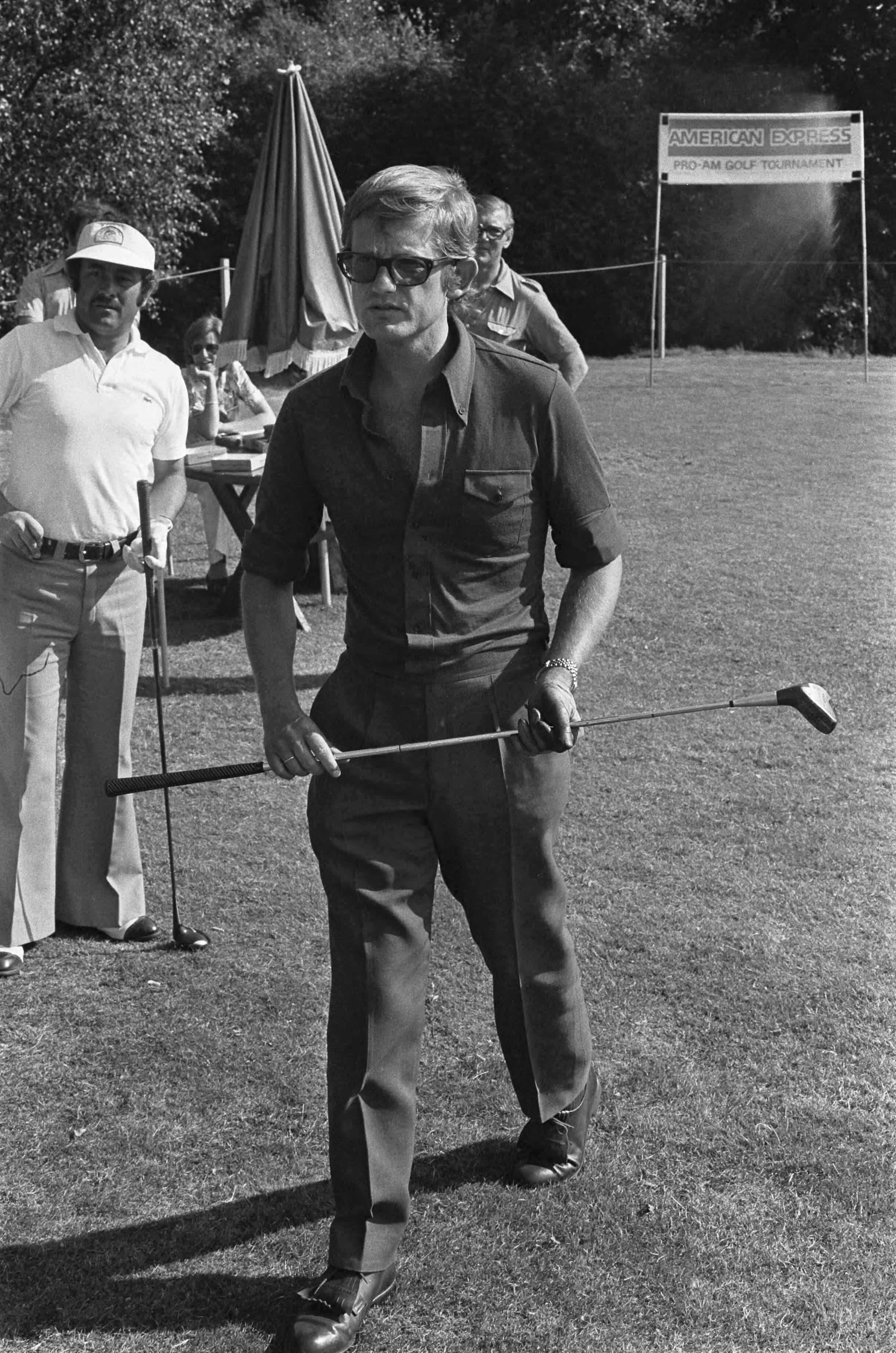 Bing Crosby en Pieter van Vollenhoven spelen in het American Express Pro-Am golftoernooi — Pieter van Vollenhoven op de golfbaan — Foto: Verhoeff, Bert / Anefo. Licentie: Set B: Rechtenvrij / Publiek Domein. Bron: Nationaal Archief. http://hdl.handle.net/10648/ac6f2660-d0b4-102d-bcf8-003048976d84