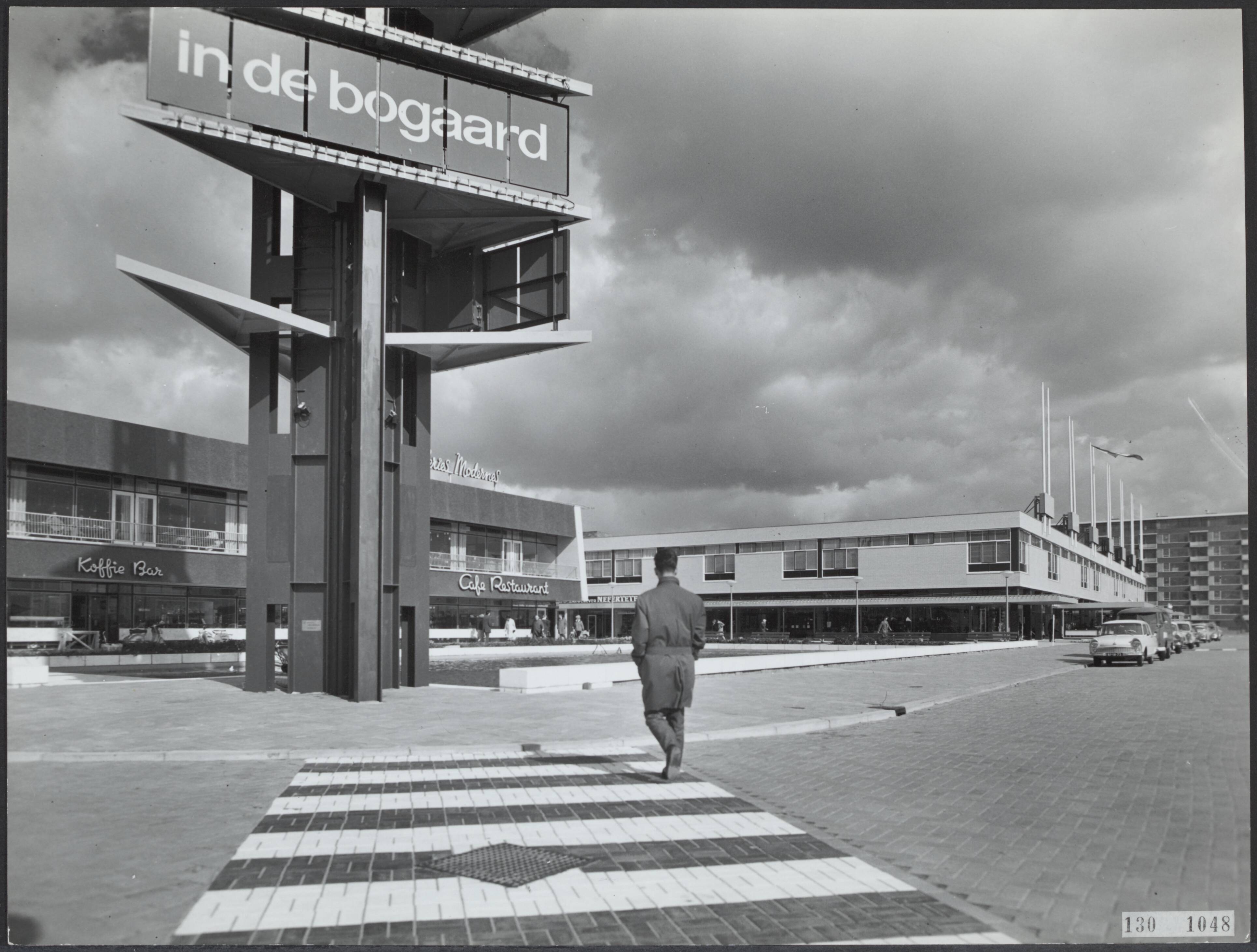 Fotocollectie Rijksvoorlichtingsdienst Eigen — Winkelcentrum "In de Bogaard" te Rijswijk — Foto: Publicam / Hartemink, Piet. Licentie: Set B: Rechtenvrij / Publiek Domein. Bron: Nationaal Archief. http://hdl.handle.net/10648/af4cde68-d0b4-102d-bcf8-003048976d84