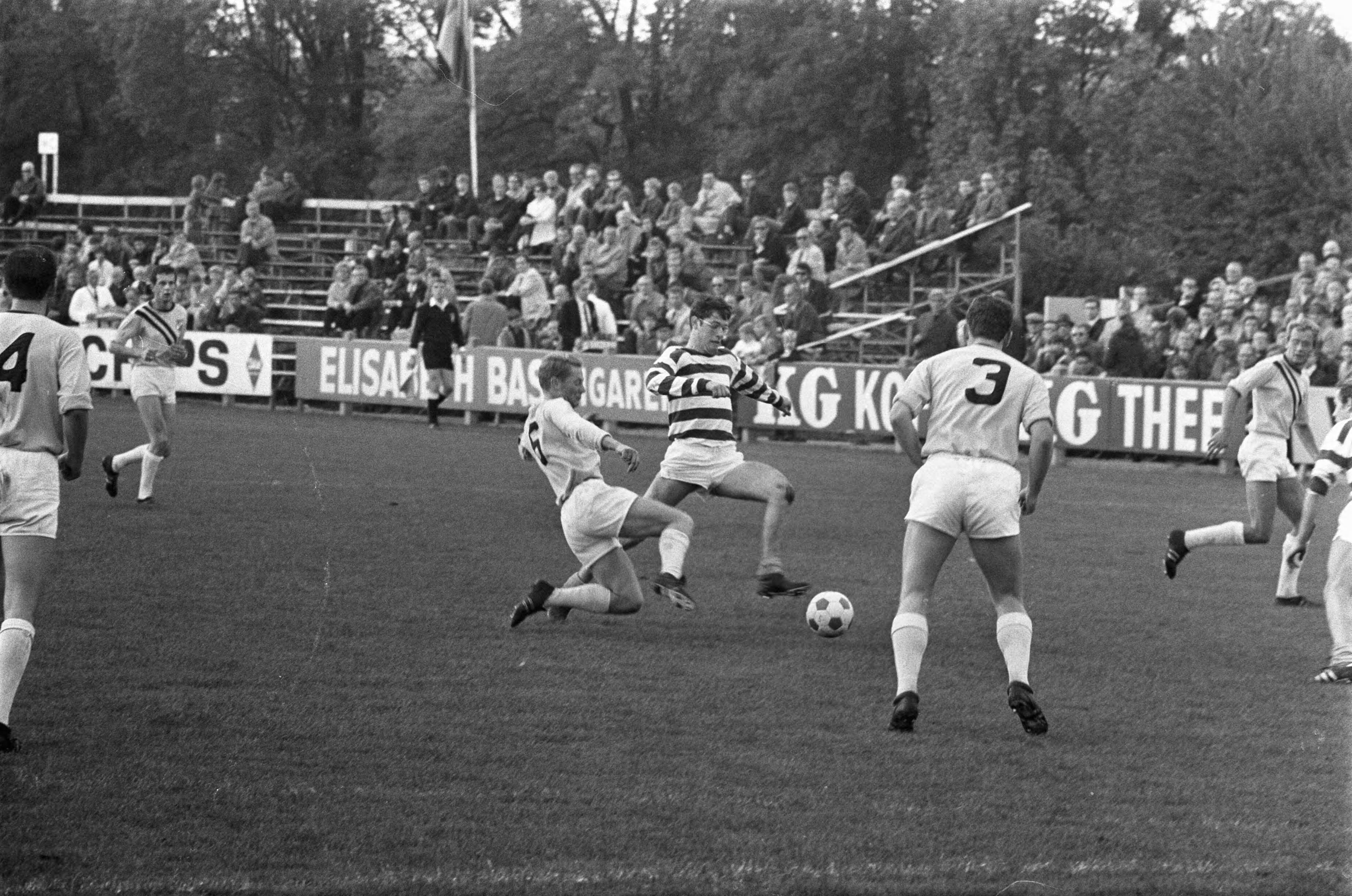 Fotocollectie Anefo — Blauw-Wit tegen Veendam 1-0 — Foto: Verhoeff, Bert / Anefo. Licentie: Set B: Rechtenvrij / Publiek Domein. Bron: Nationaal Archief. http://hdl.handle.net/10648/ab7ec058-d0b4-102d-bcf8-003048976d84