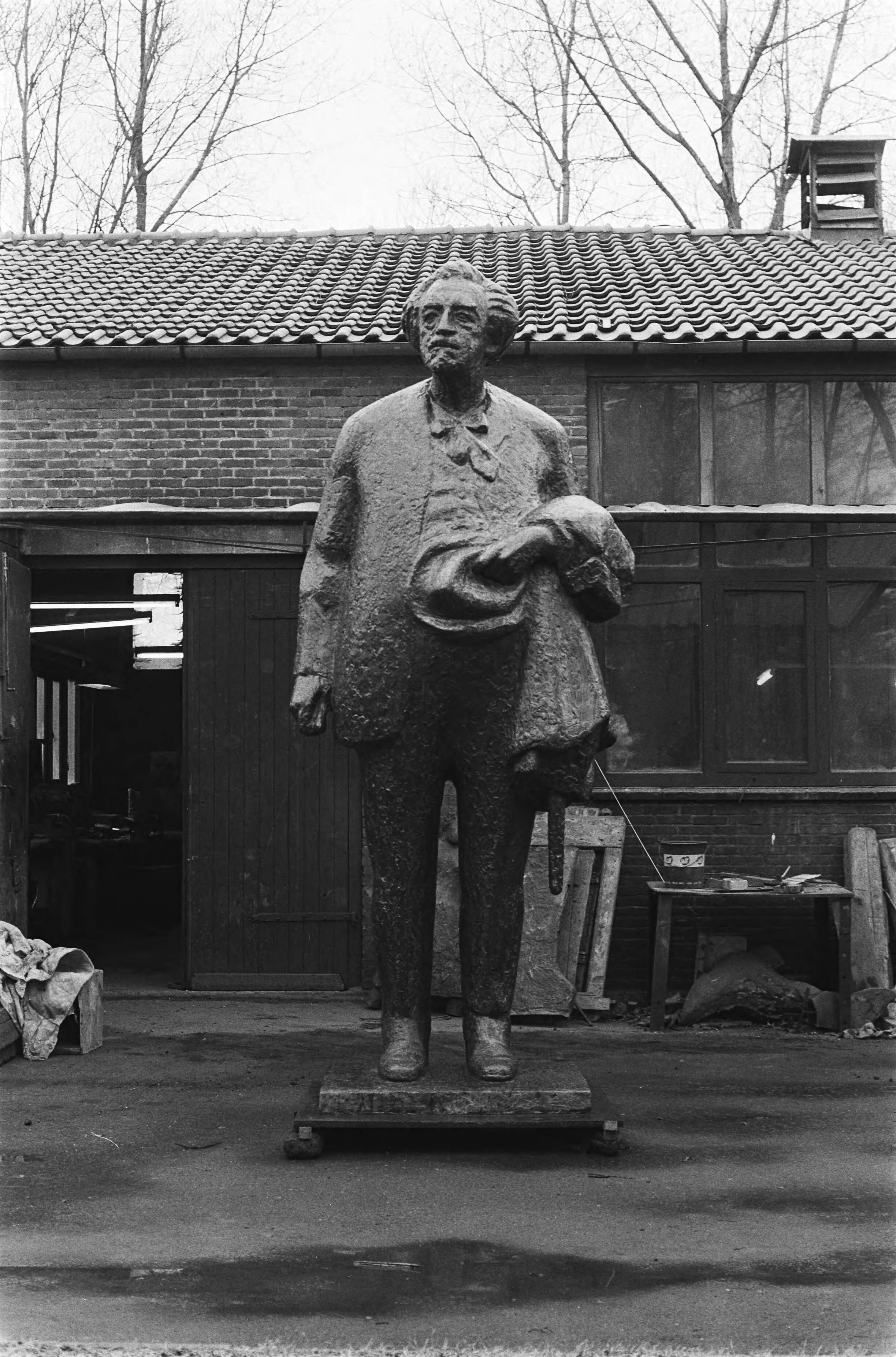 Fotocollectie Anefo — Beeld van wethouder Wibaut bij gieterij in Haarlem besteld. Het beeld van Wibaut bij de gieterij — Foto: Smirren, […] van / Anefo. Licentie: Set B: Rechtenvrij / Publiek Domein. Bron: Nationaal Archief. http://hdl.handle.net/10648/ad1194c2-d0b4-102d-bcf8-003048976d84