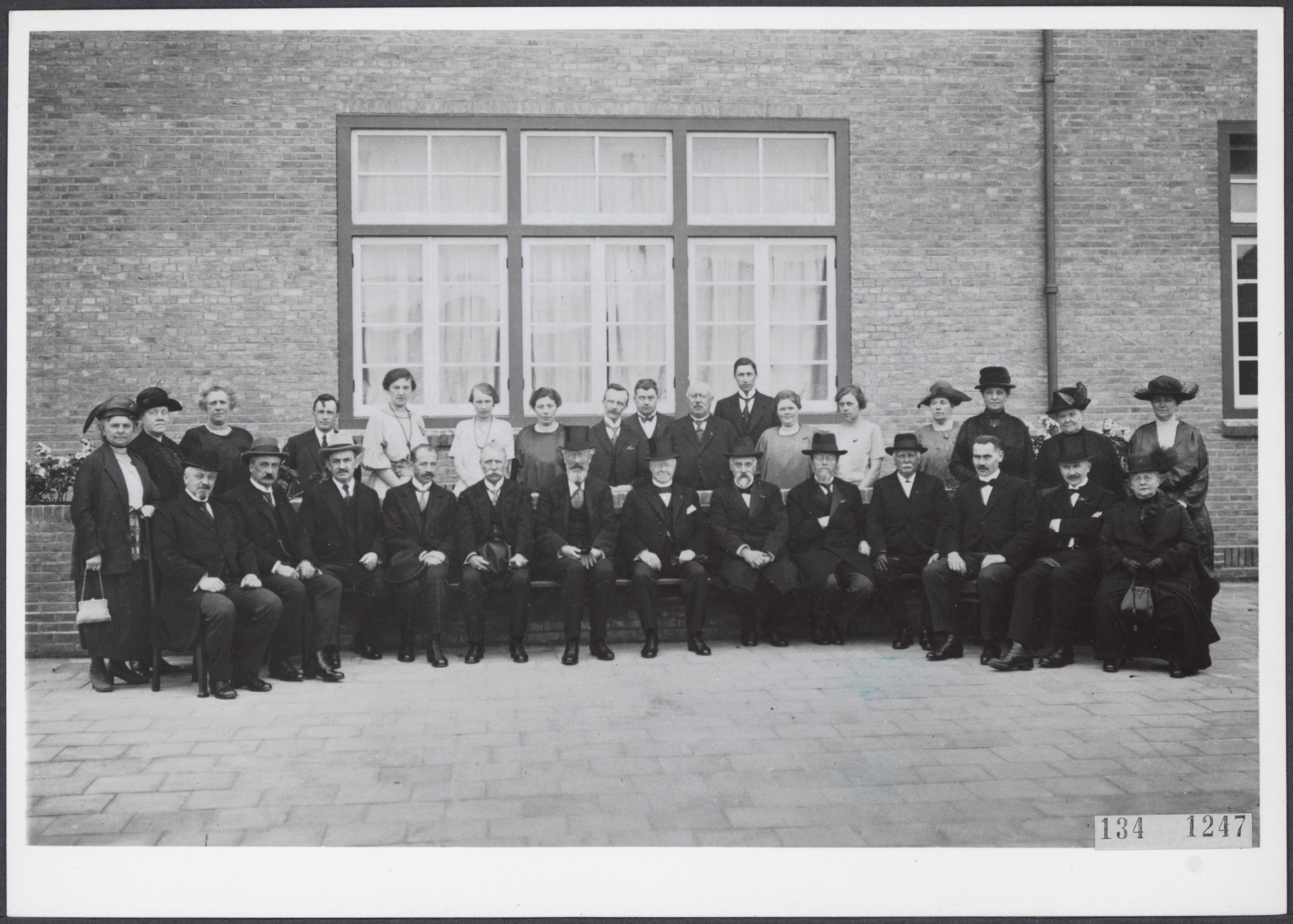 Historie / onderwijs — Plechtige opening van de Kon. Wilhelminaschoot te Scheveningen, 4 september 1923 — Foto: Rijksvoorlichtingsdienst (RVD). Licentie: Set B: Rechtenvrij / Publiek Domein. Bron: Nationaal Archief. http://hdl.handle.net/10648/af5efb3e-d0b4-102d-bcf8-003048976d84
