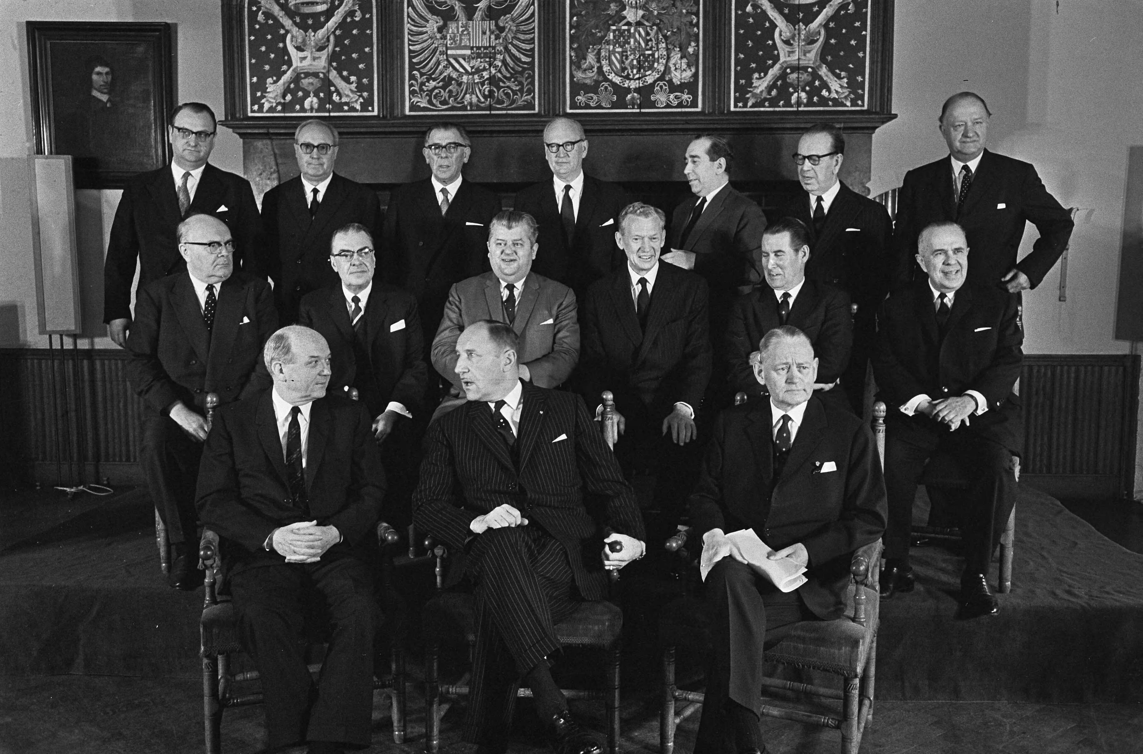 Fotocollectie Anefo — Opening NATO conferentie Den Haag deelnemers Dean Rusk, Luns, Stikker, Spaak , Martin, Haekkenrup — Foto: Pot, Harry / Anefo. Licentie: Set B: Rechtenvrij / Publiek Domein. Bron: Nationaal Archief. http://hdl.handle.net/10648/aa68da00-d0b4-102d-bcf8-003048976d84